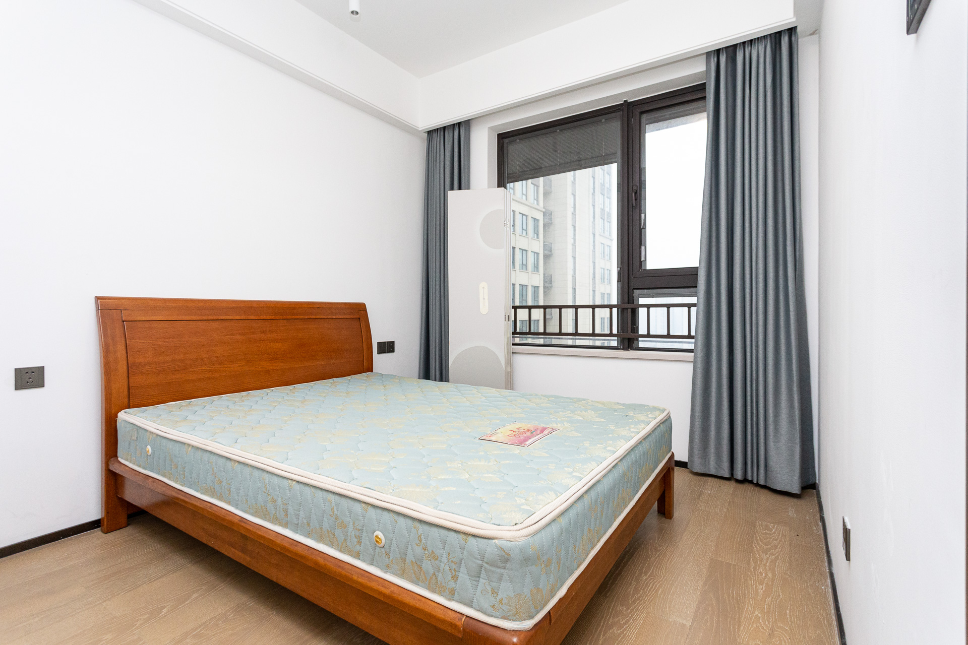 万科滨河道 3室2厅2卫 128.0万 万科滨河道 3室2厅2卫 128.0万卧室