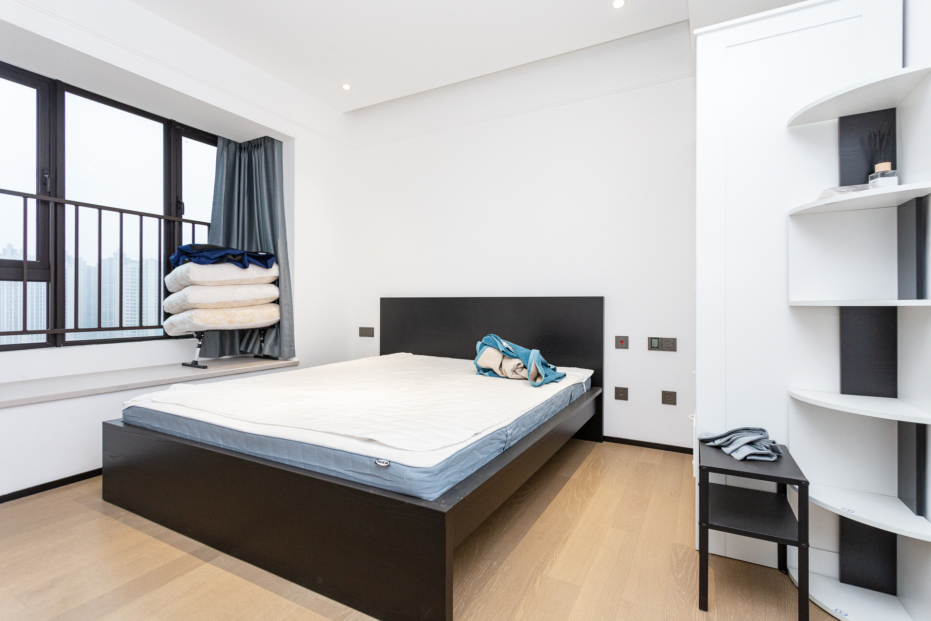 万科滨河道 3室2厅2卫 128.0万 万科滨河道 3室2厅2卫 128.0万卧室