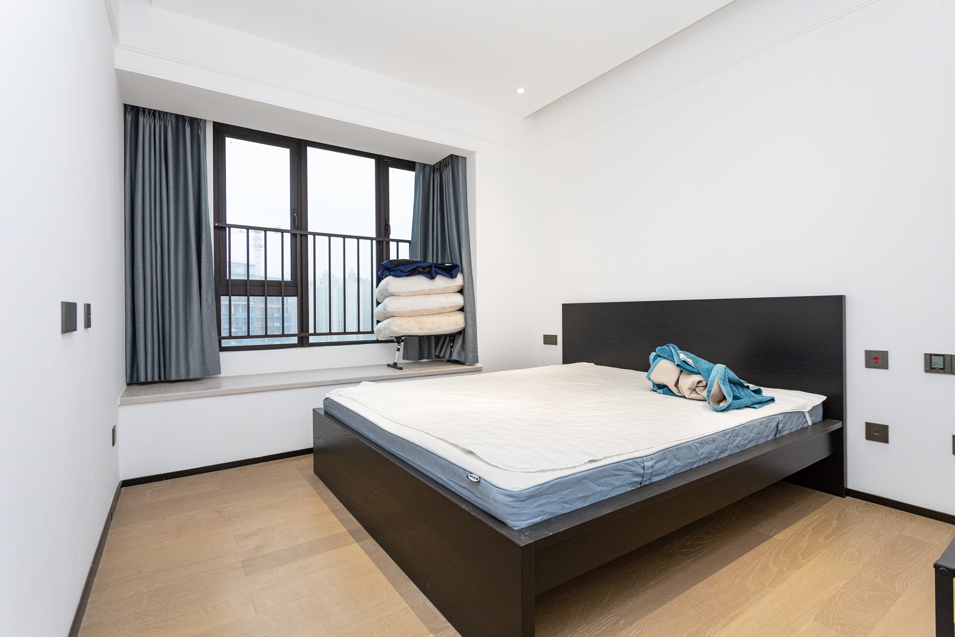 万科滨河道 3室2厅2卫 128.0万 万科滨河道 3室2厅2卫 128.0万卧室