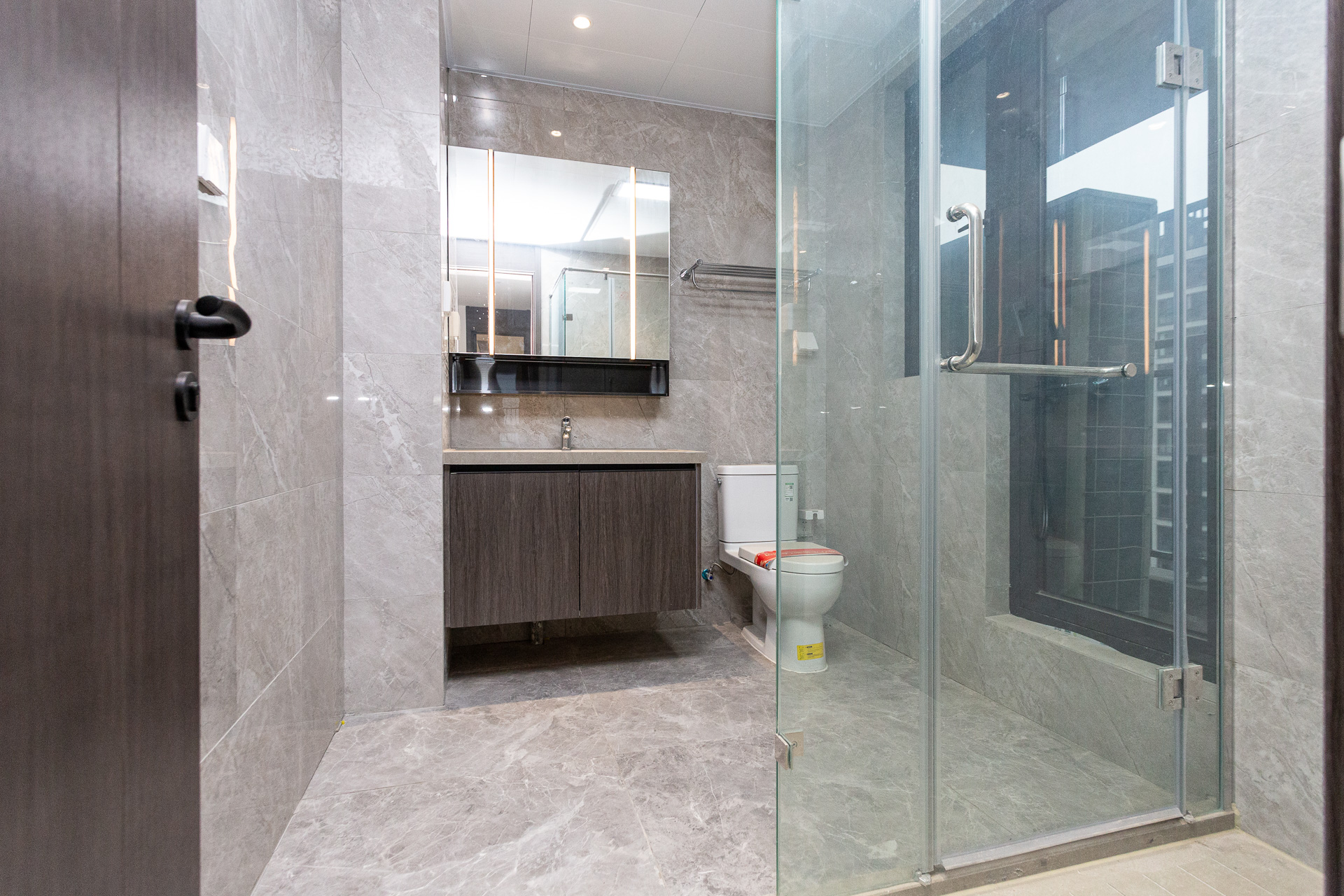 越秀湘江星汇城三期  4室2厅3卫    320.0万卫生间