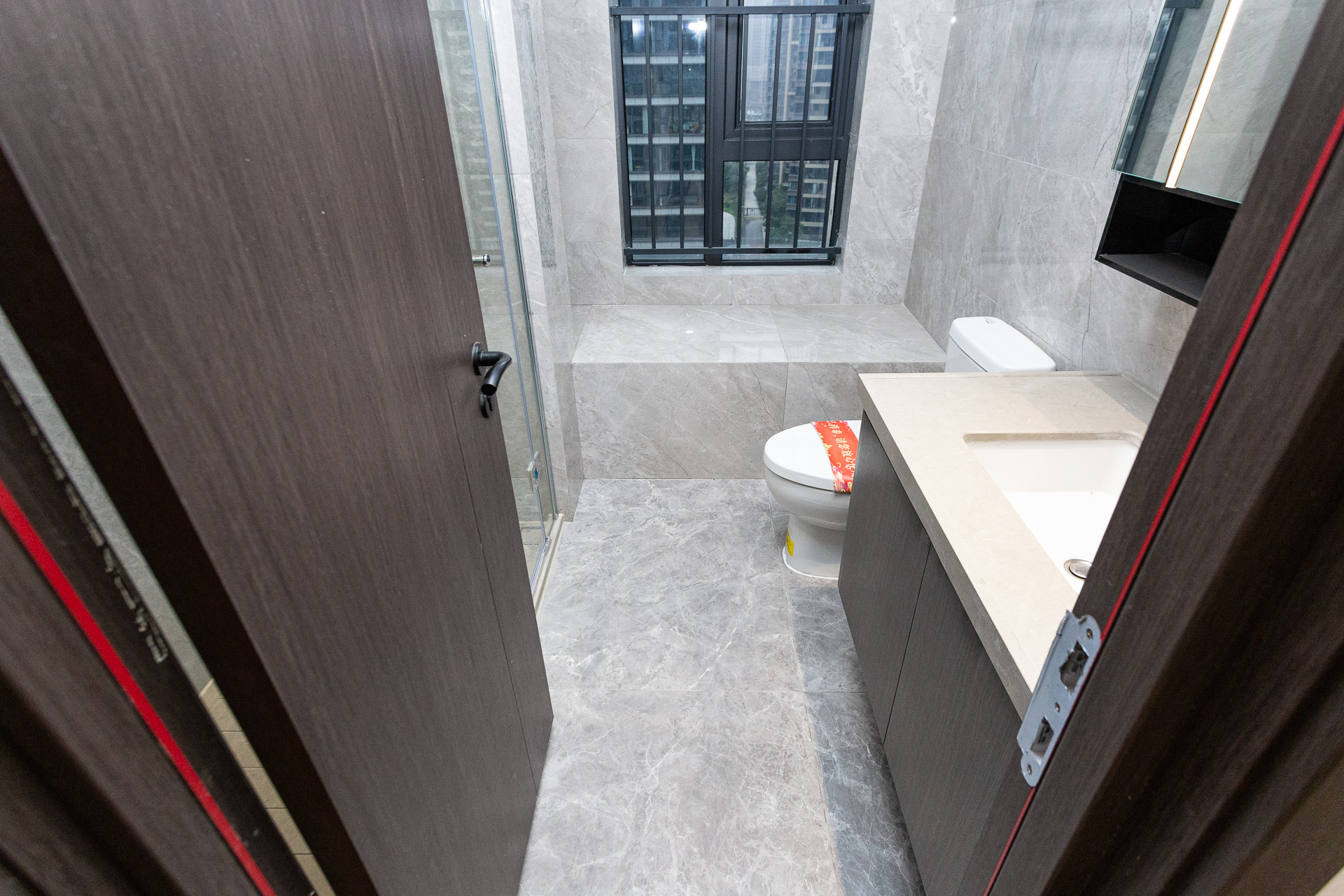 越秀湘江星汇城三期 4室2厅3卫 320.0万 越秀湘江星汇城三期 4室2厅3卫 320.0万卫生间