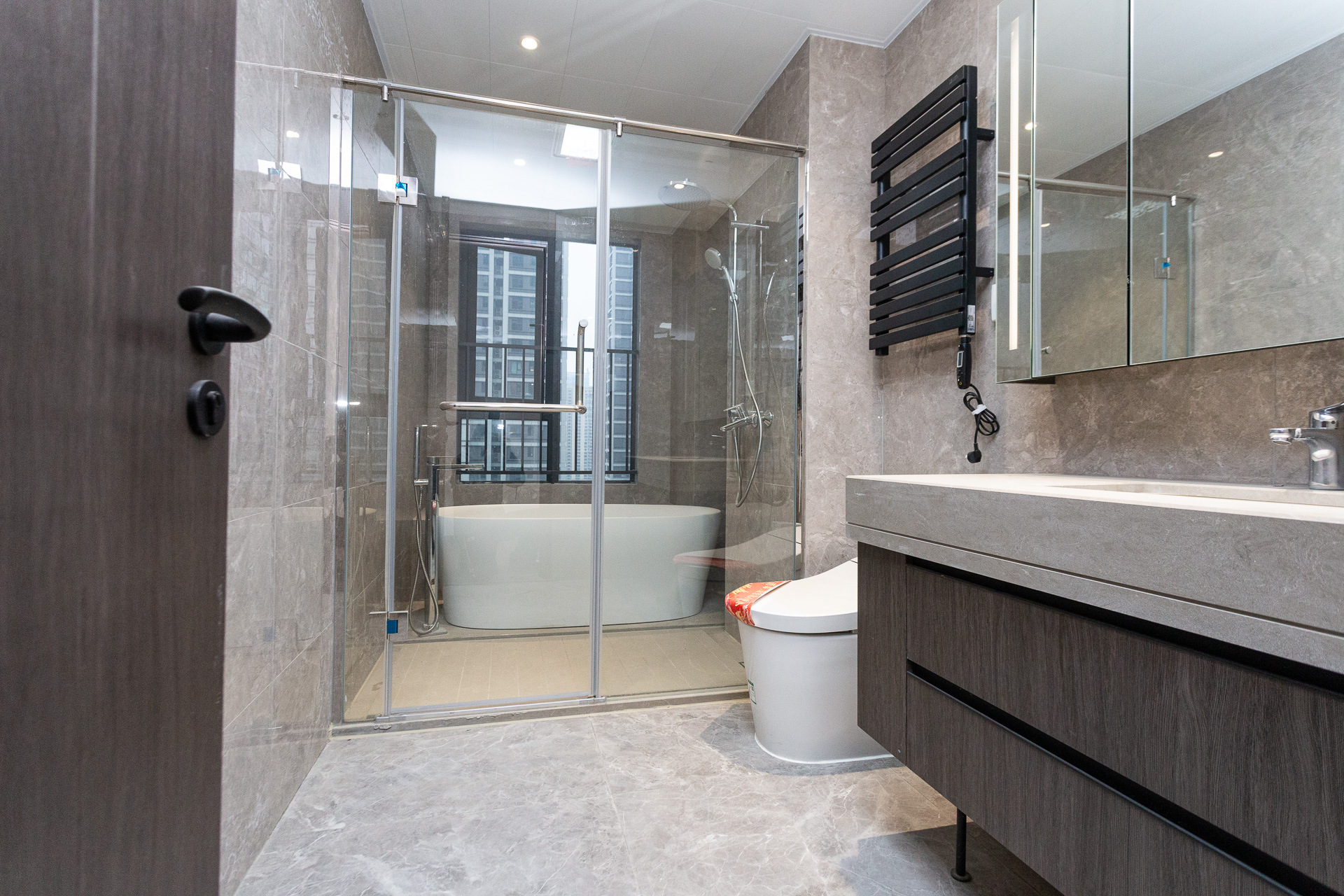 越秀湘江星汇城三期 4室2厅3卫 320.0万 越秀湘江星汇城三期 4室2厅3卫 320.0万卫生间