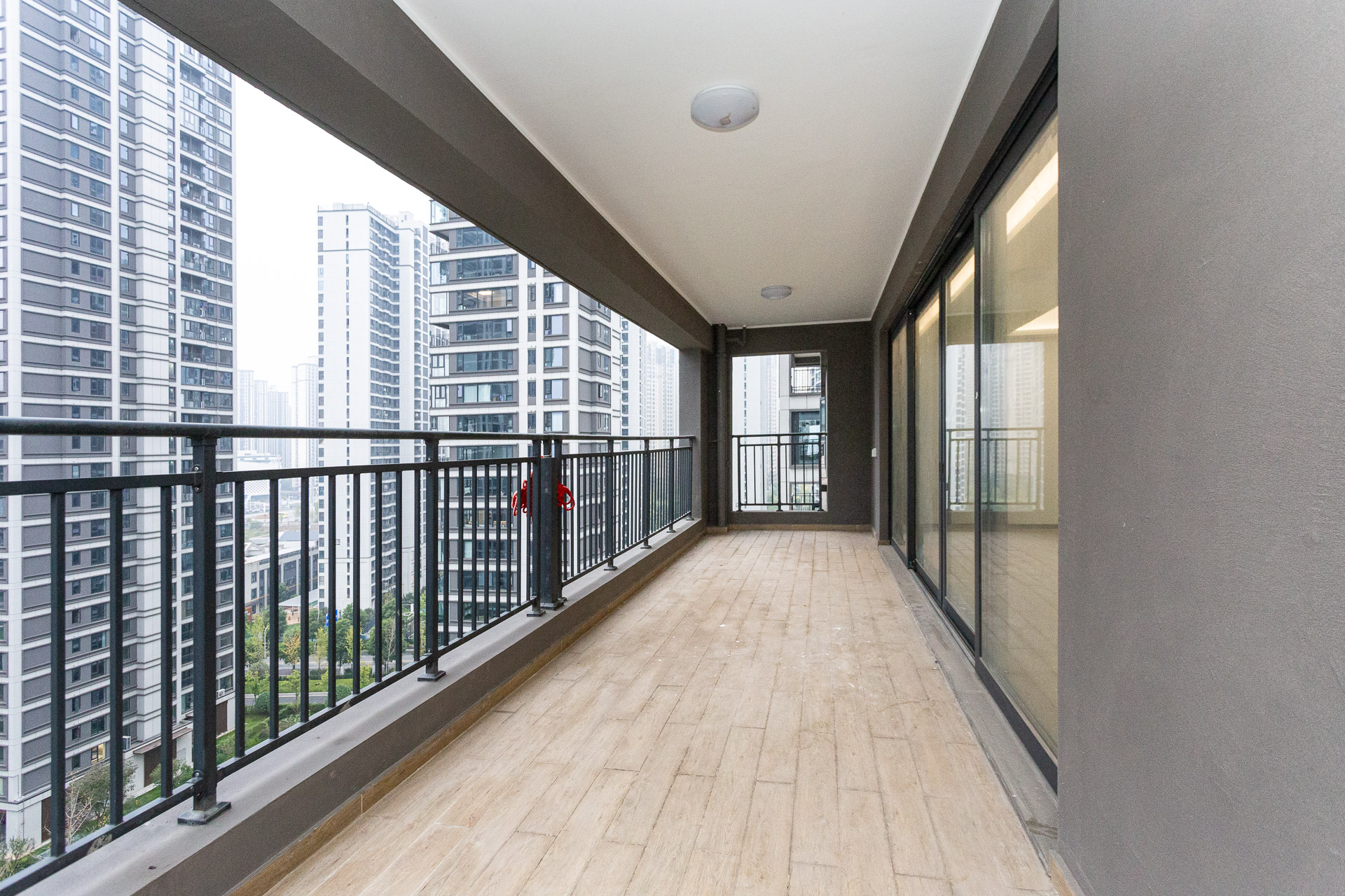 越秀湘江星汇城三期 4室2厅3卫 320.0万 越秀湘江星汇城三期 4室2厅3卫 320.0万阳台