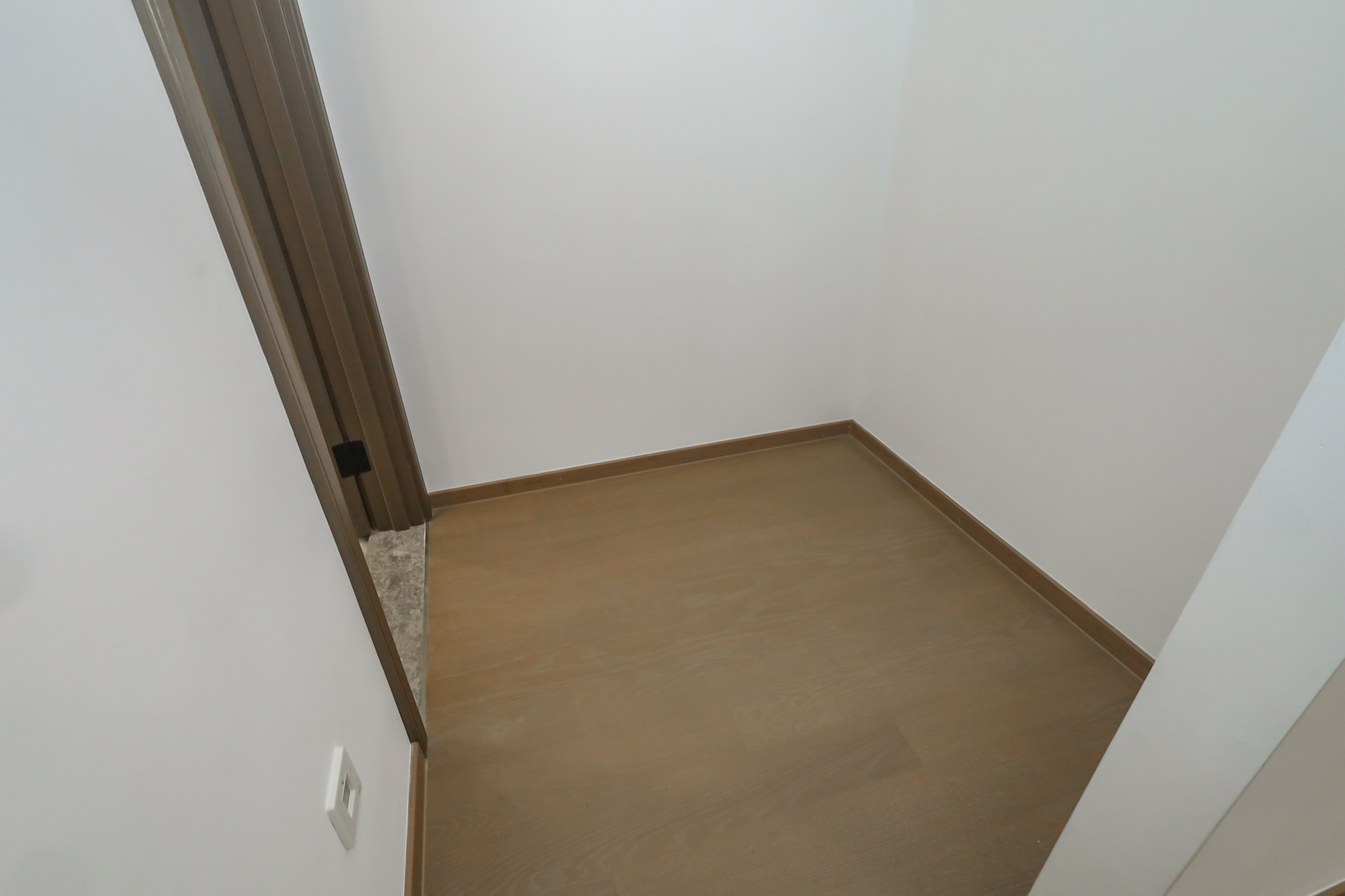 滨江府1913  4室2厅3卫   620.00万卧室