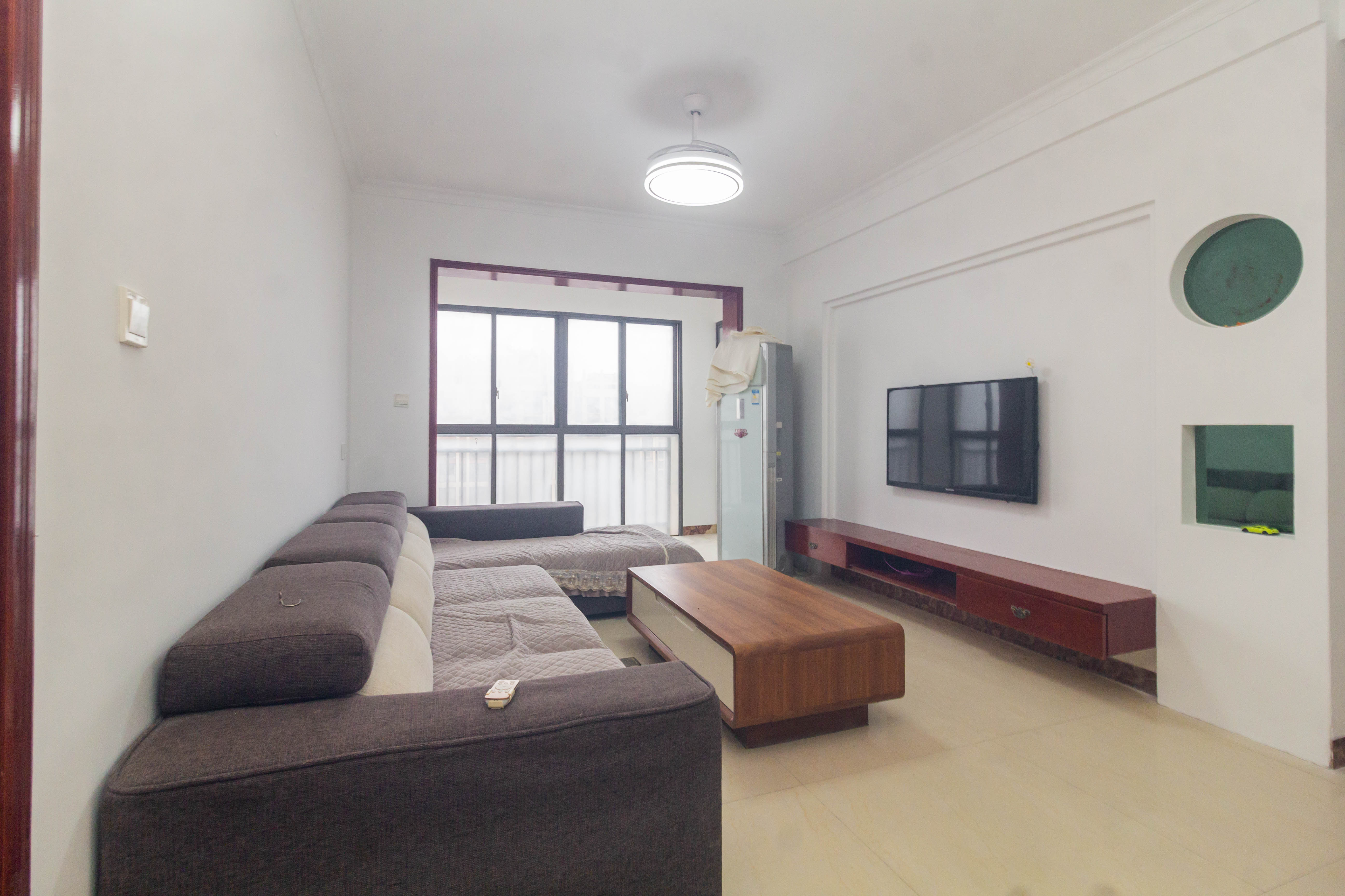 旭辉华庭 3室2厅1卫 53.8万 旭辉华庭 3室2厅1卫 53.8万客厅