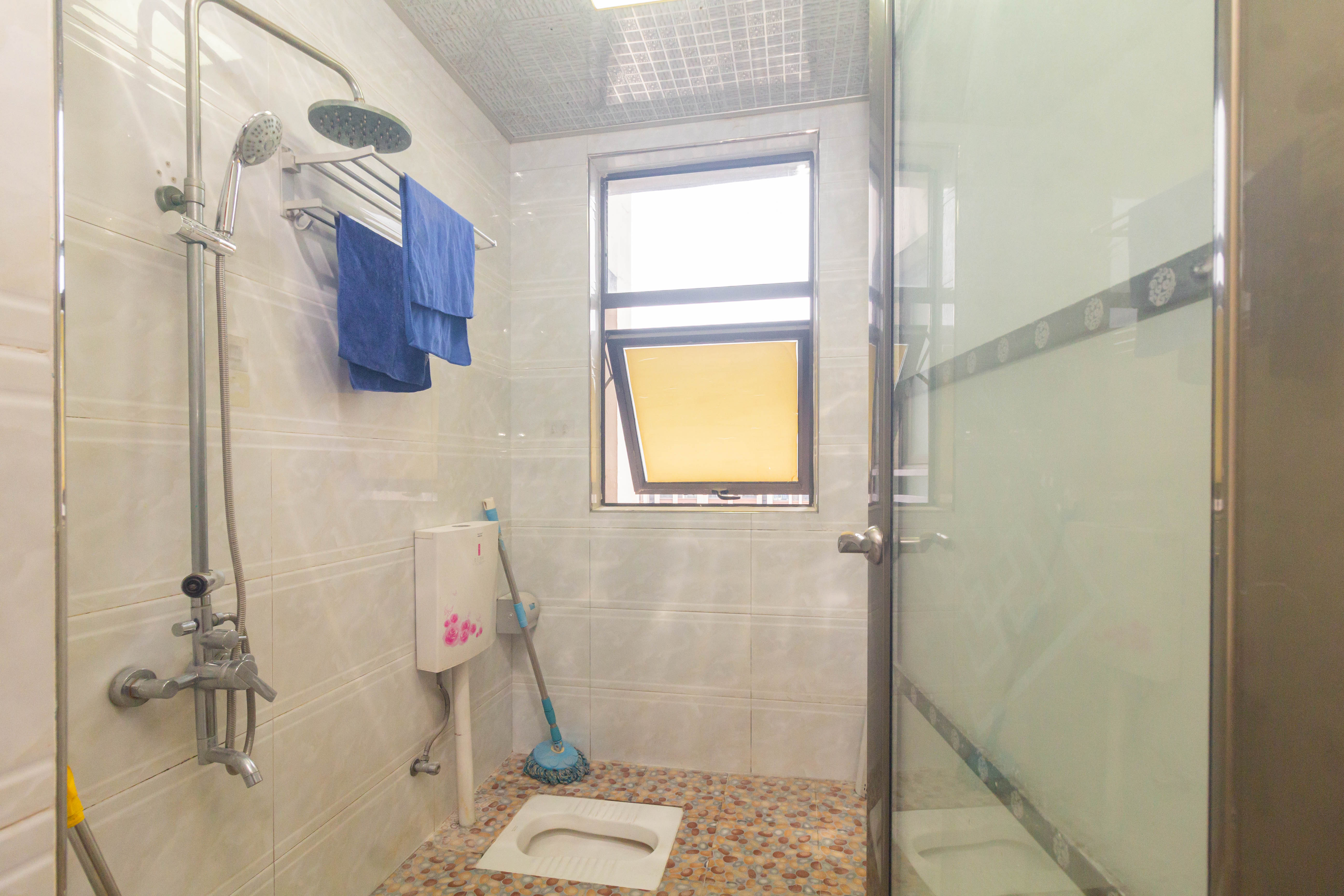 旭辉华庭 3室2厅1卫 53.8万 旭辉华庭 3室2厅1卫 53.8万卫生间