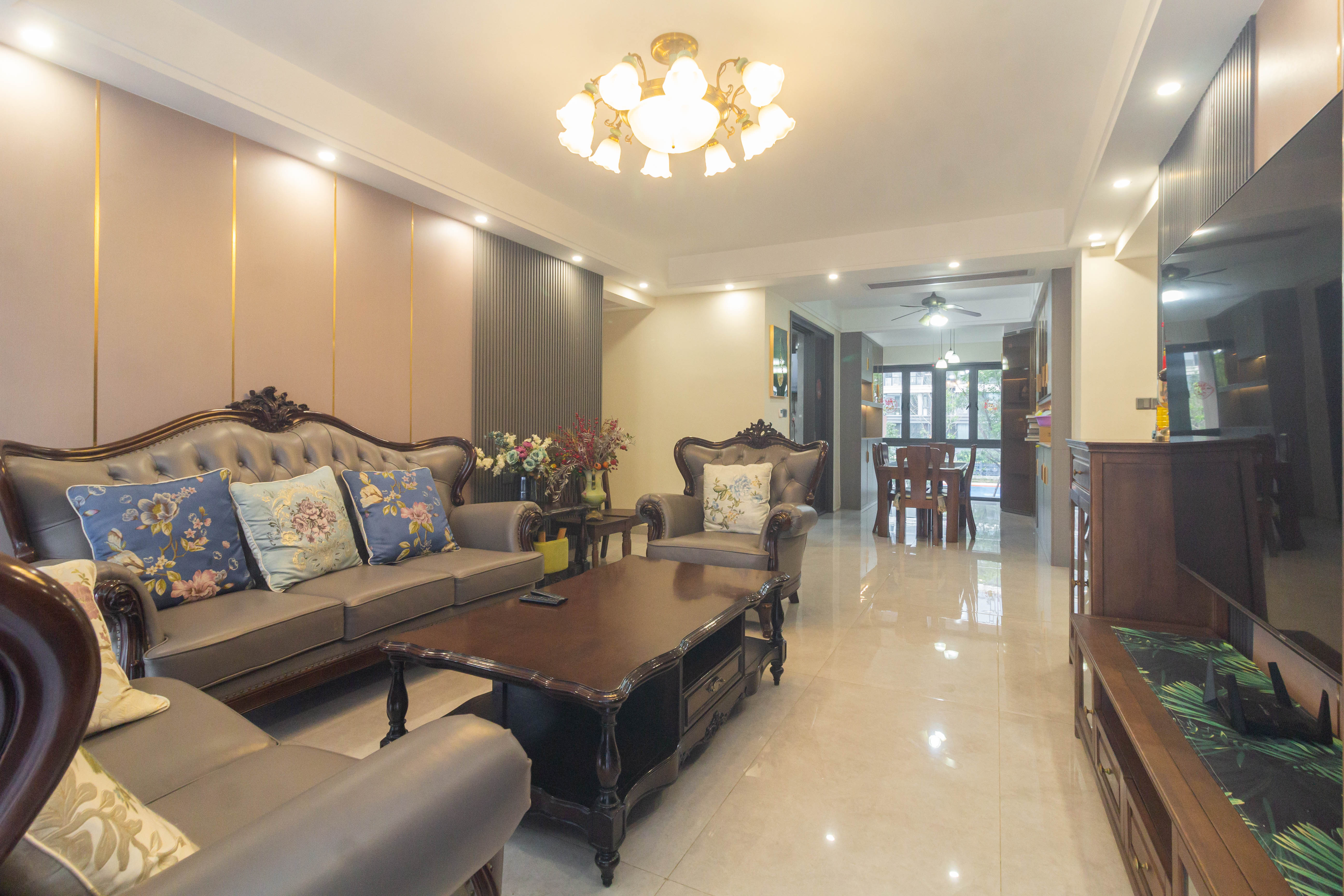 福天星中心(福天星雅苑) 4室2厅2卫 195.0万 福天星中心(福天星雅苑) 4室2厅2卫 195.0万客厅