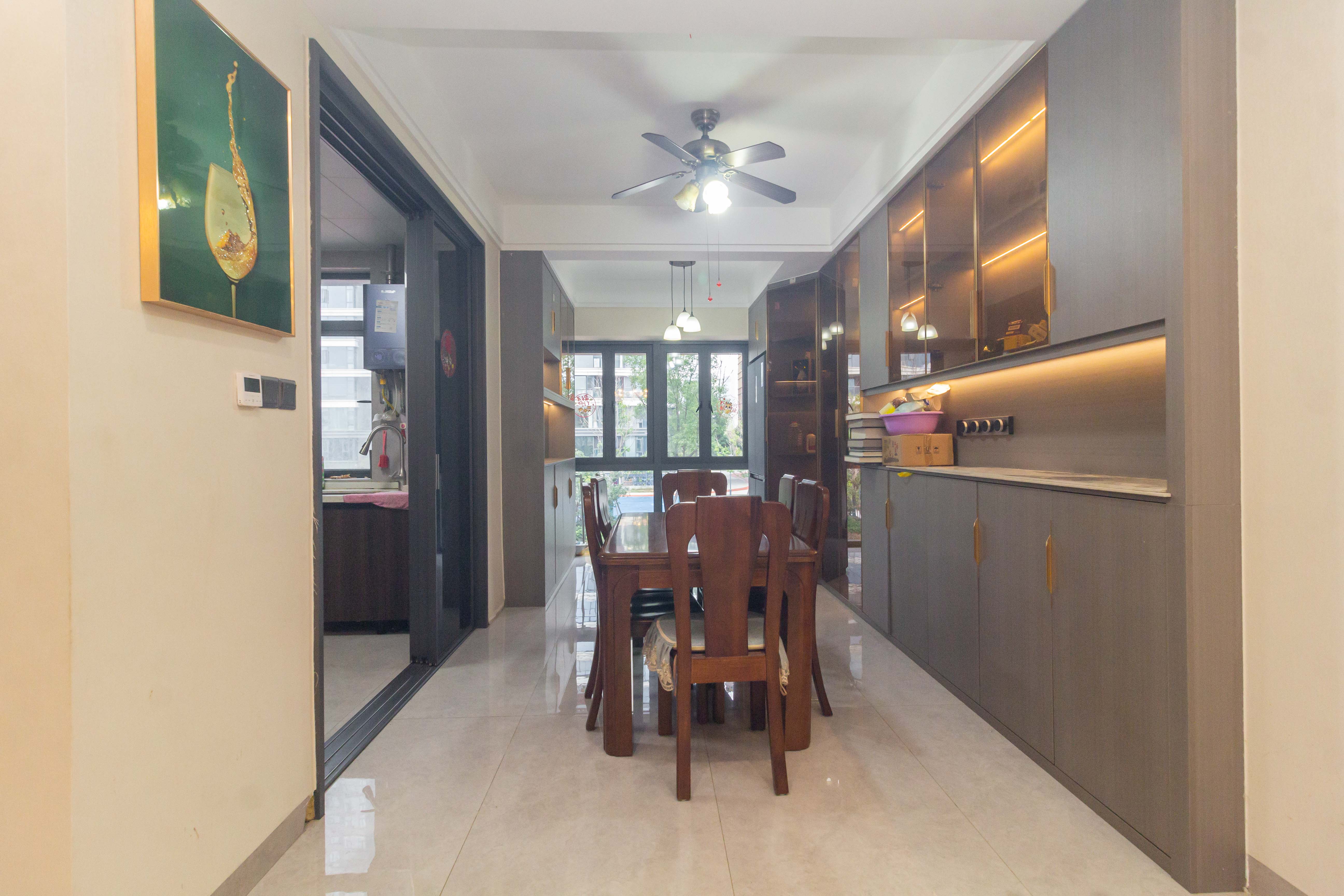 福天星中心(福天星雅苑) 4室2厅2卫 195.0万 福天星中心(福天星雅苑) 4室2厅2卫 195.0万客厅