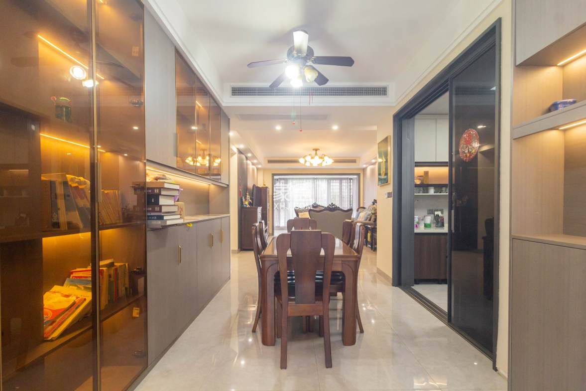 福天星中心(福天星雅苑) 4室2厅2卫 195.0万 福天星中心(福天星雅苑) 4室2厅2卫 195.0万客厅