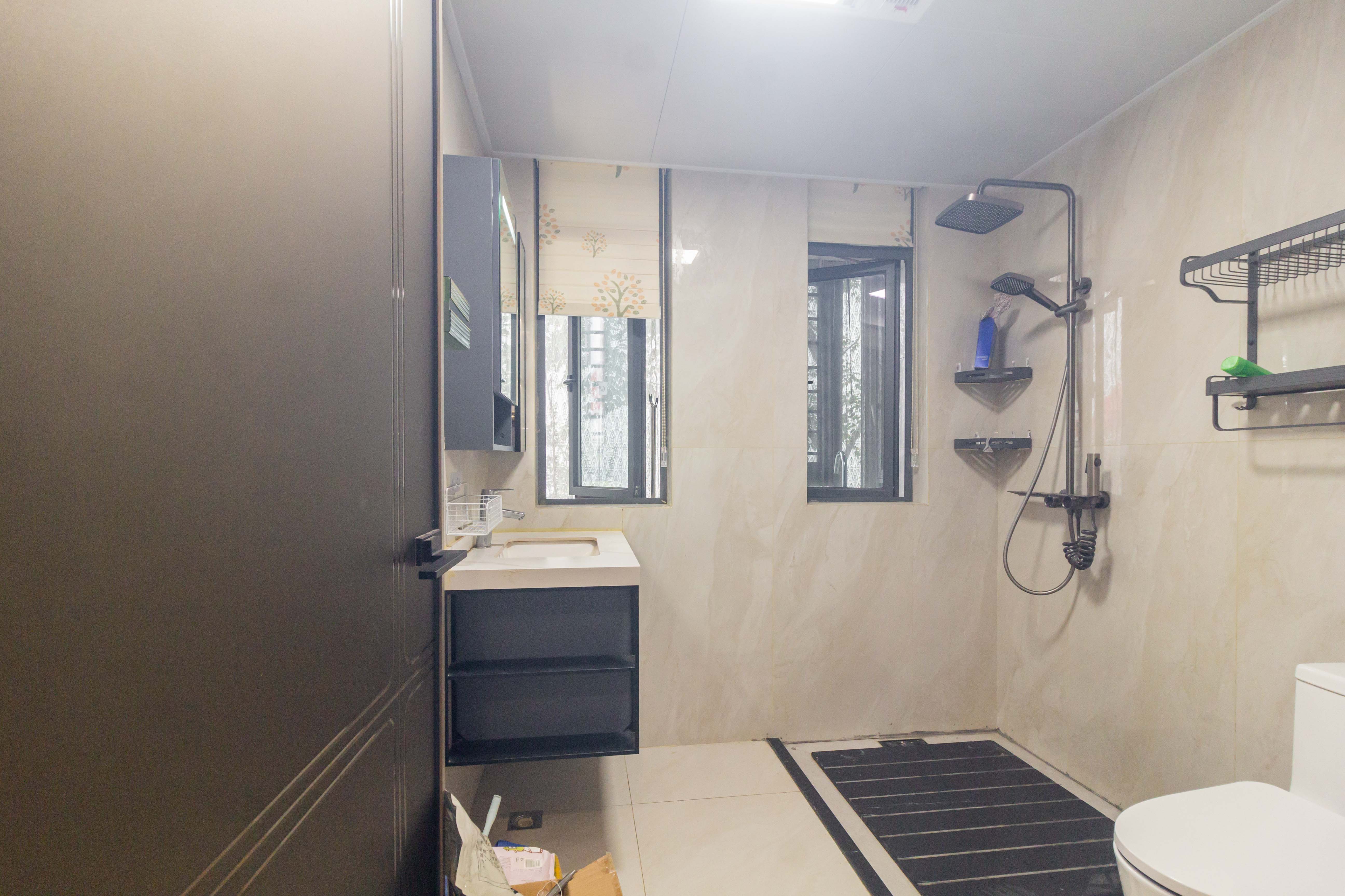 福天星中心(福天星雅苑) 4室2厅2卫 195.0万 福天星中心(福天星雅苑) 4室2厅2卫 195.0万卫生间