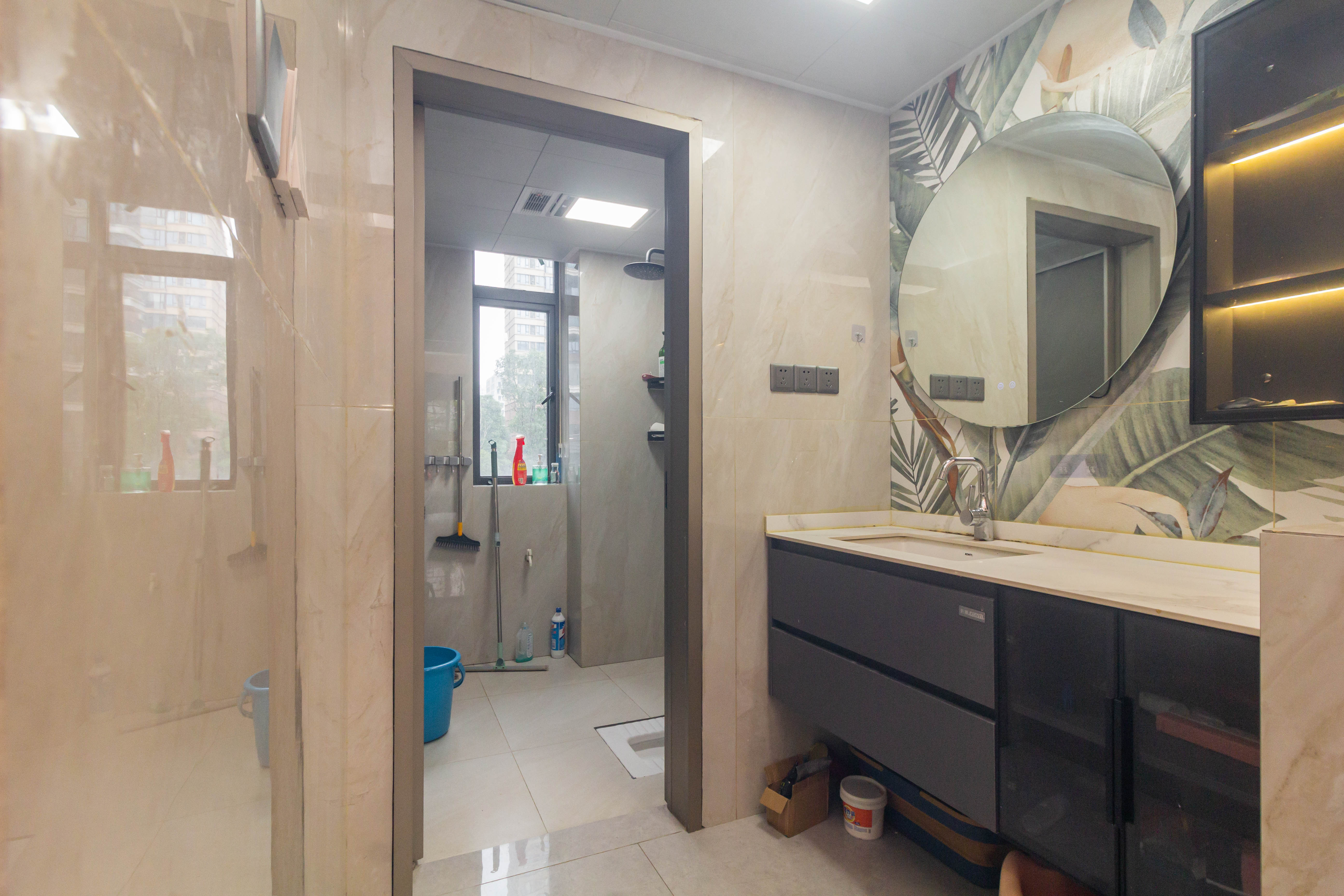 福天星中心(福天星雅苑) 4室2厅2卫 195.0万 福天星中心(福天星雅苑) 4室2厅2卫 195.0万卫生间