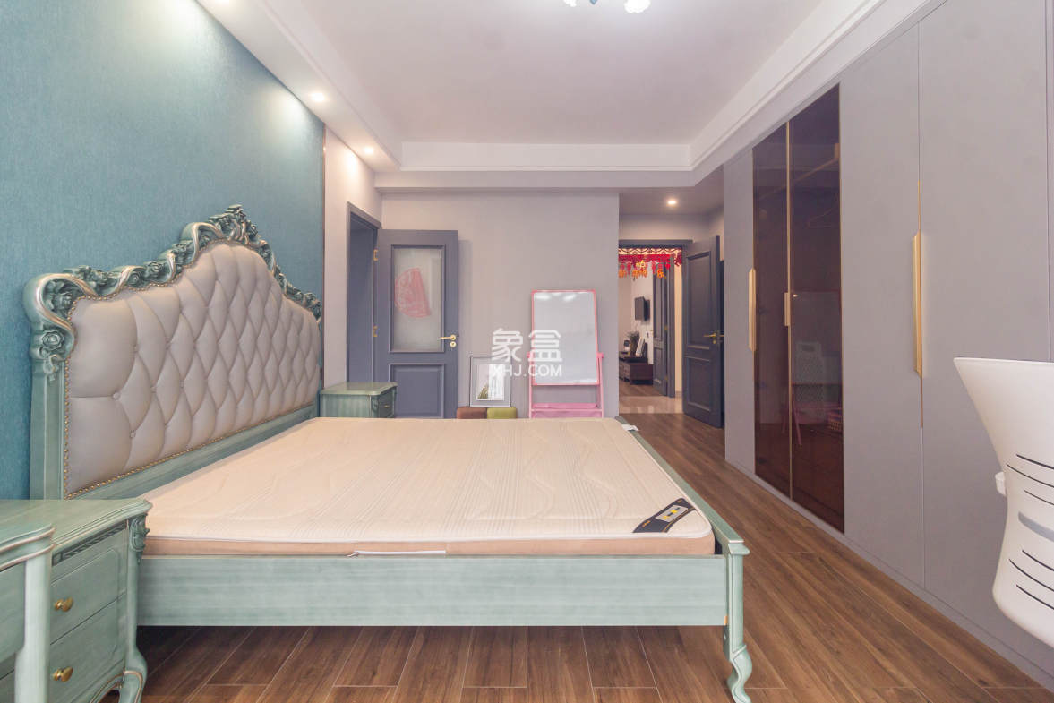 福天星中心(福天星雅苑) 4室2厅2卫 195.0万 福天星中心(福天星雅苑) 4室2厅2卫 195.0万卧室