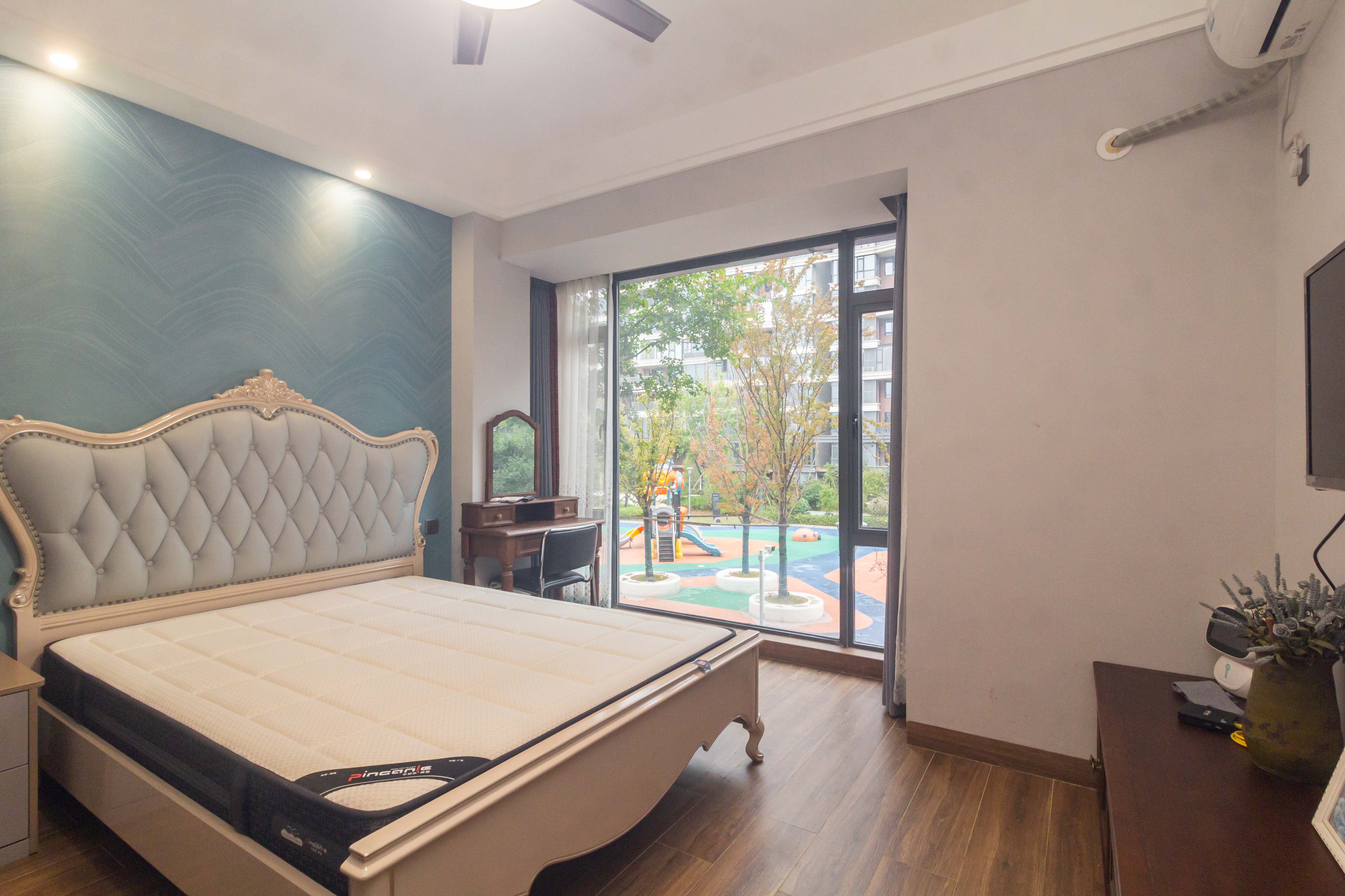 福天星中心(福天星雅苑) 4室2厅2卫 195.0万 福天星中心(福天星雅苑) 4室2厅2卫 195.0万卧室