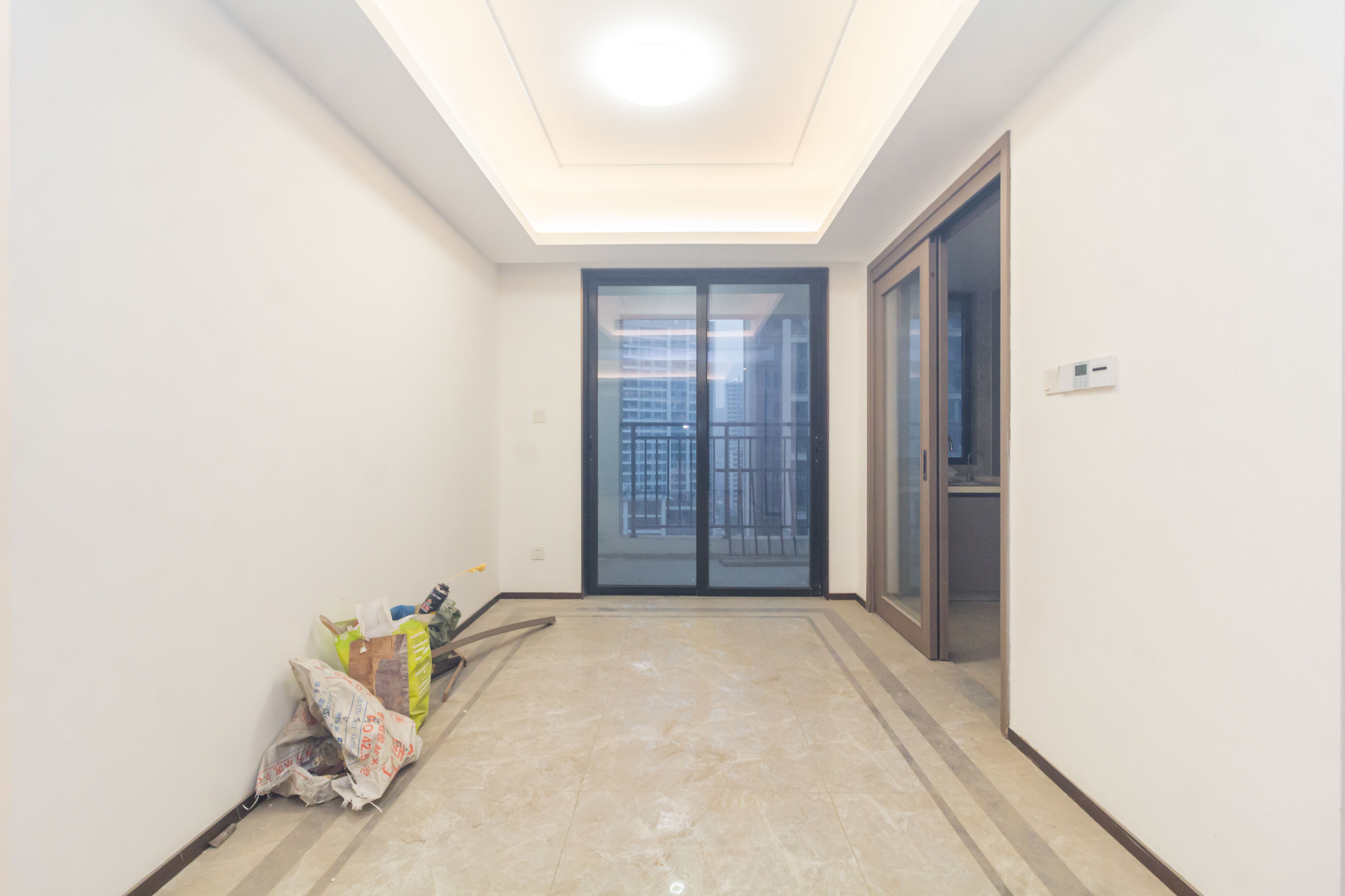 金茂建发观悦  4室1厅2卫   208.00万客厅