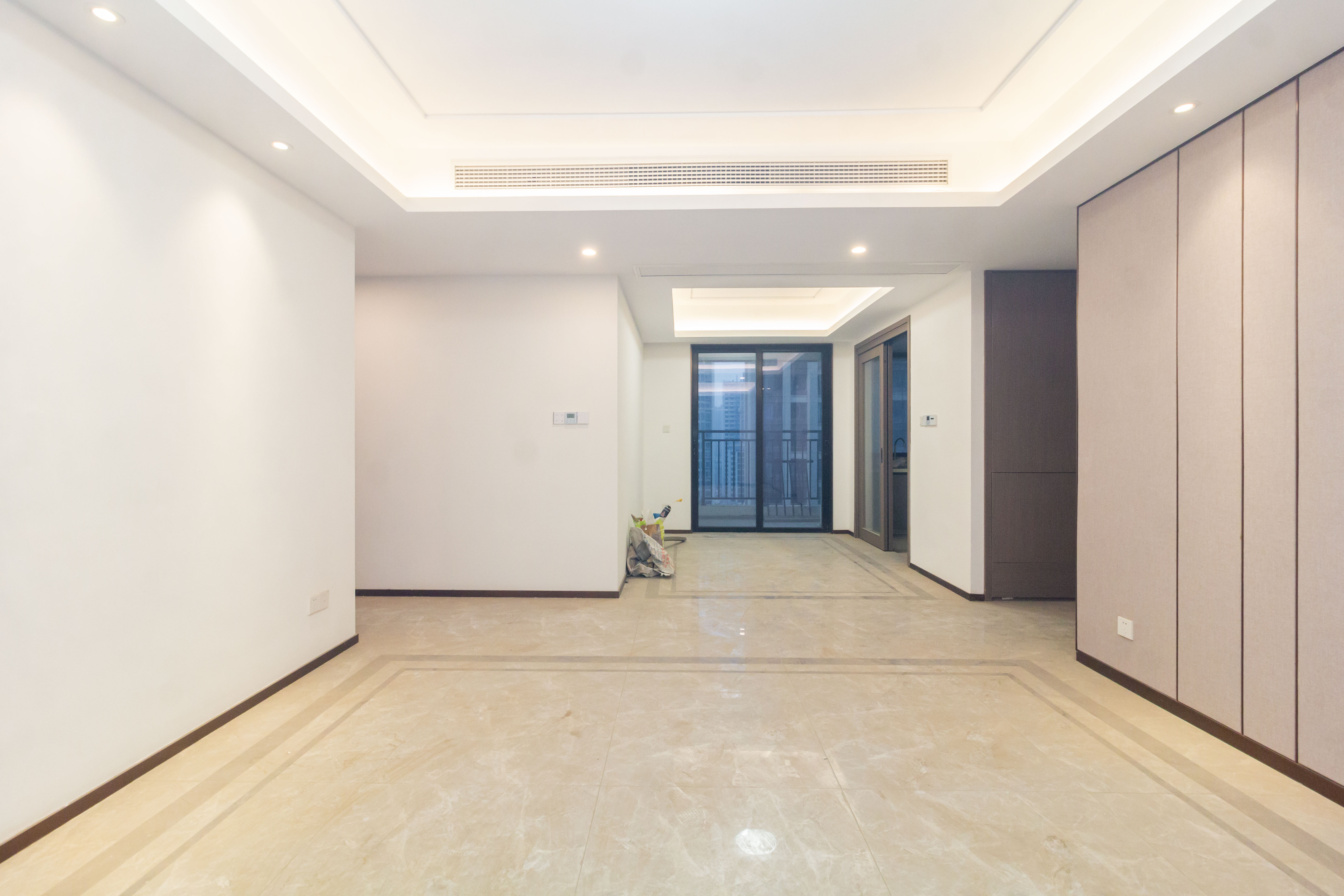 金茂建发观悦  4室1厅2卫   208.00万客厅