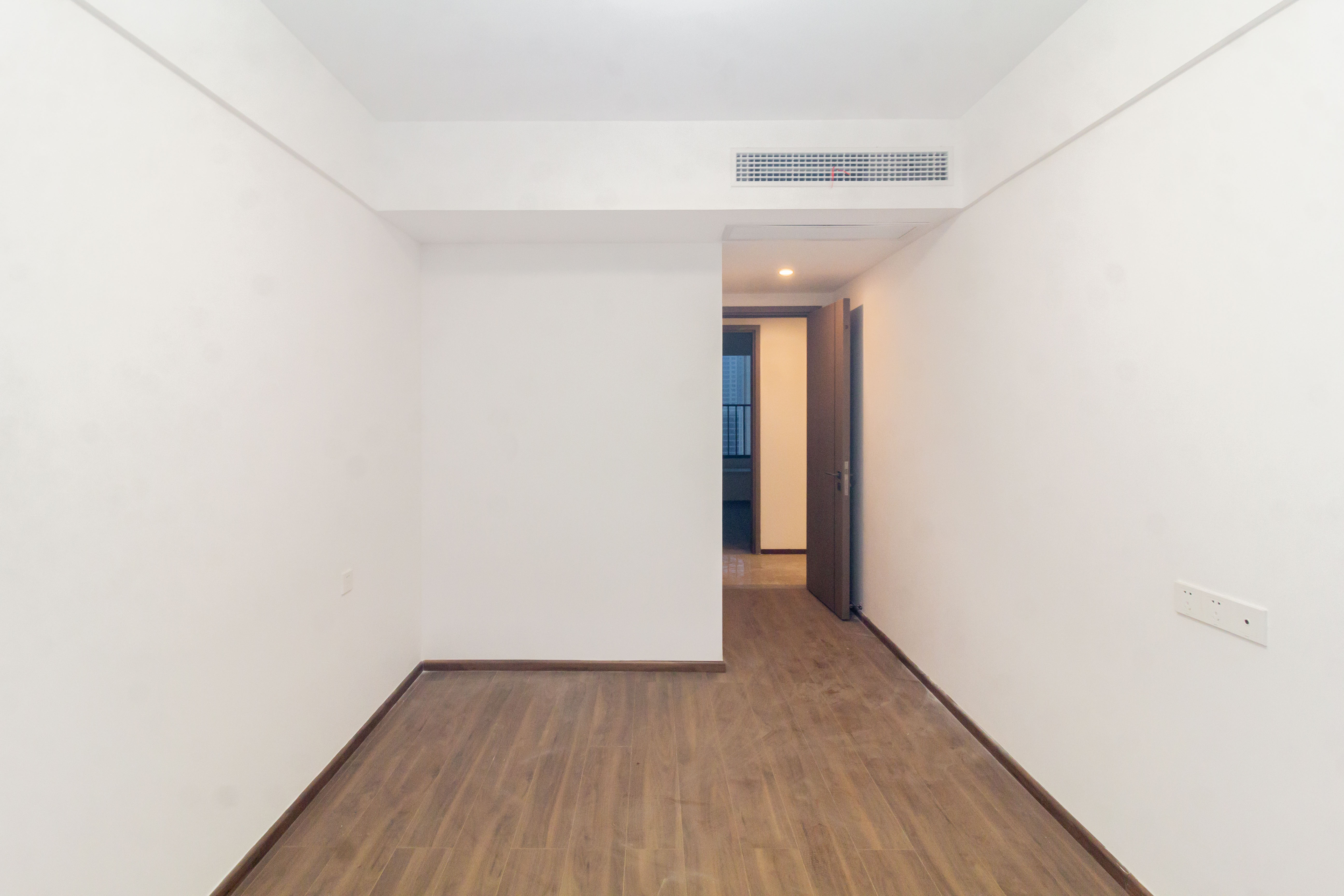 金茂建发观悦  4室1厅2卫   208.00万卧室