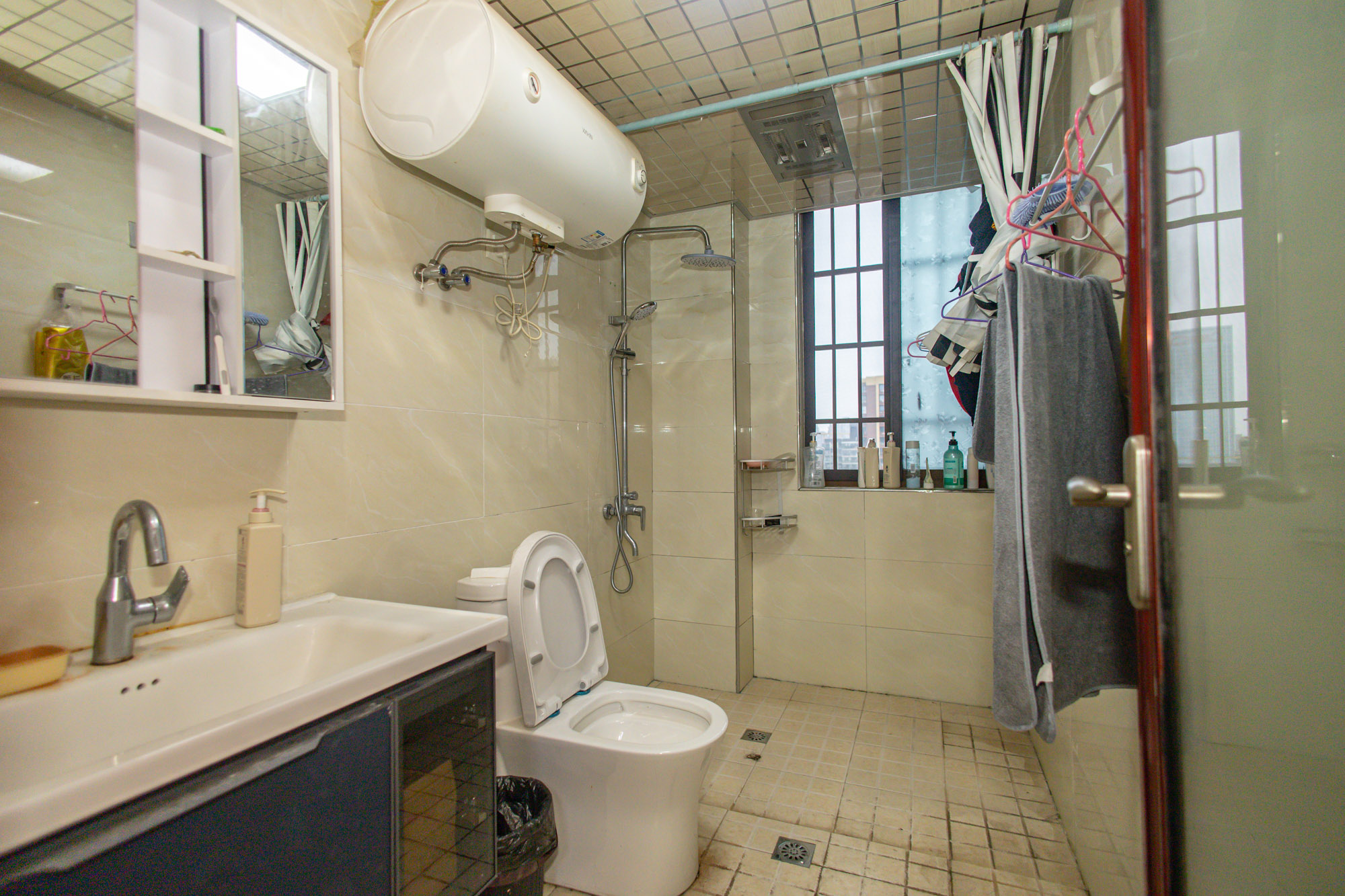 湖湾世景 4室2厅2卫 98.0万 湖湾世景 4室2厅2卫 98.0万卫生间