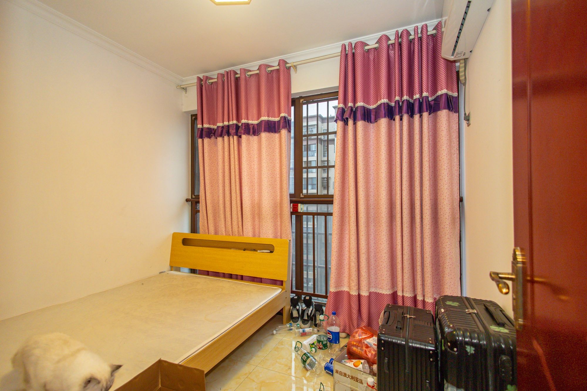 湖湾世景 4室2厅2卫 98.0万 湖湾世景 4室2厅2卫 98.0万卧室