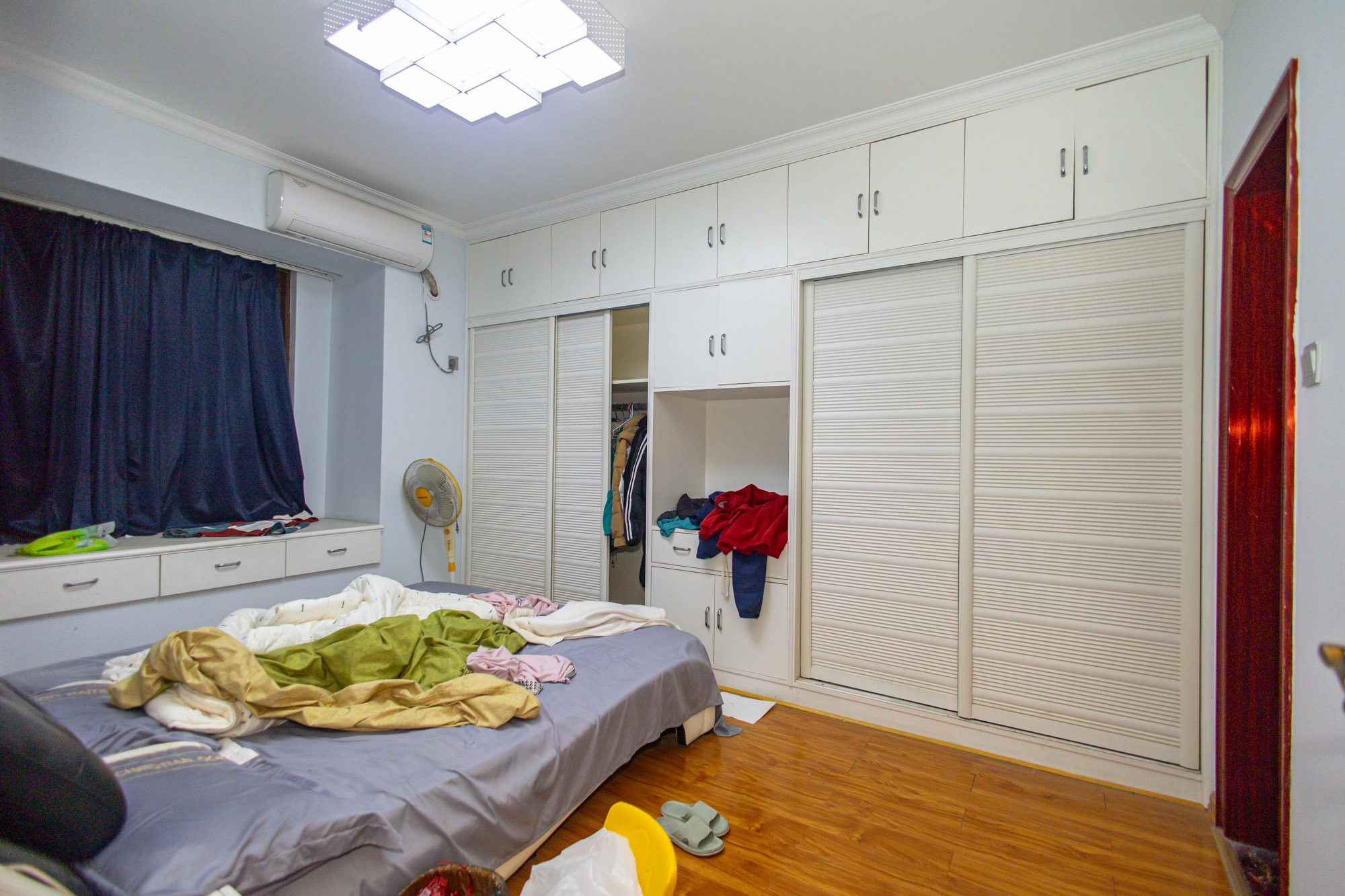 湖湾世景 4室2厅2卫 98.0万 湖湾世景 4室2厅2卫 98.0万卧室