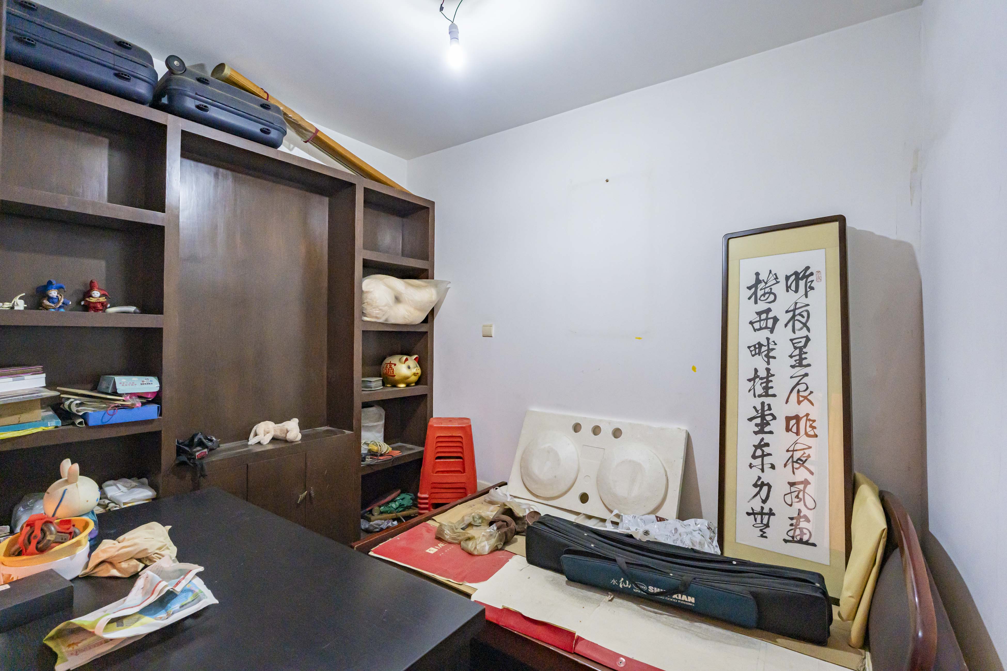 兴汉大厦  3室2厅2卫   145.00万卧室