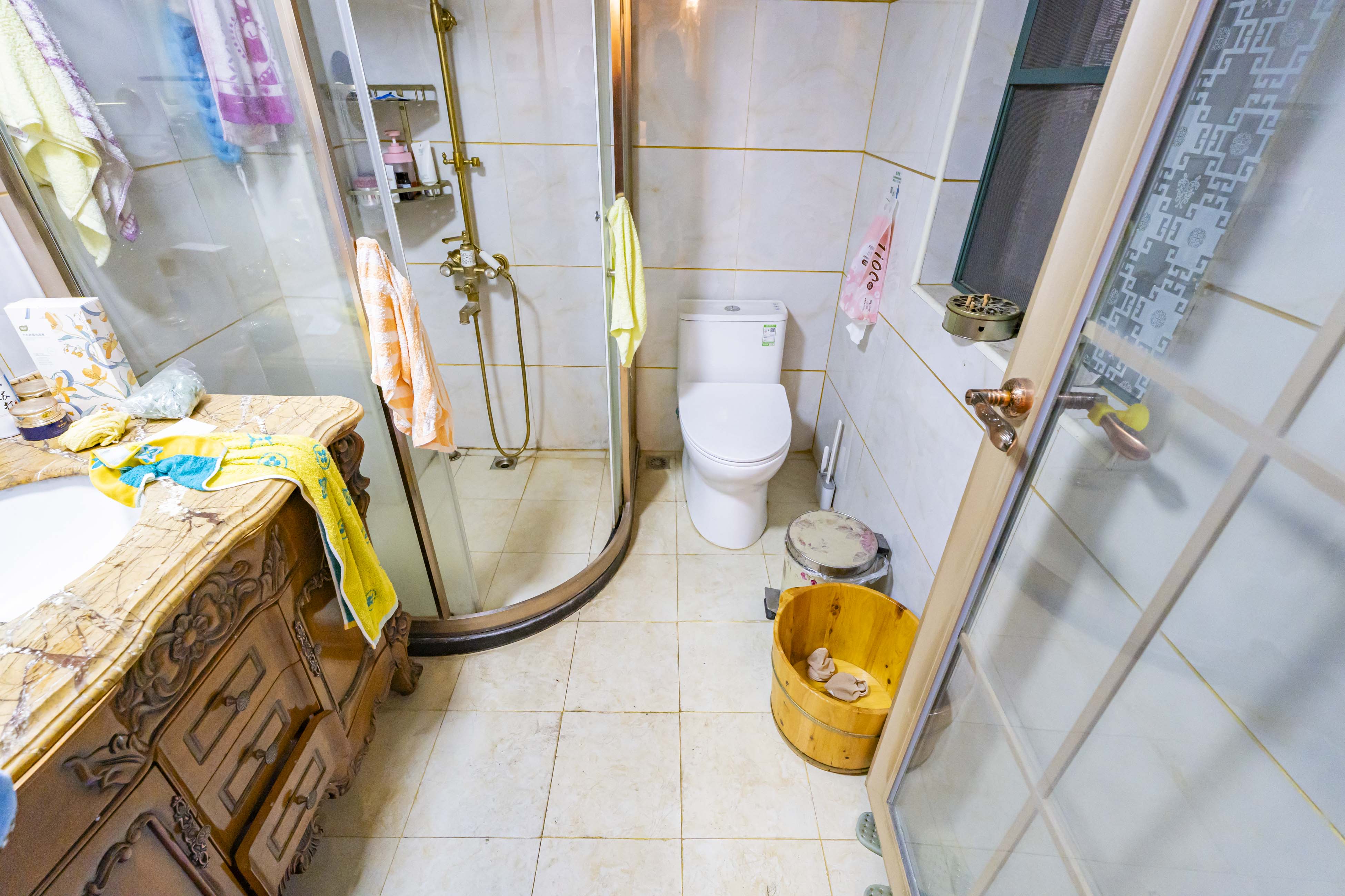 绿洲花园 4室2厅2卫 146.0万 绿洲花园 4室2厅2卫 146.0万卫生间