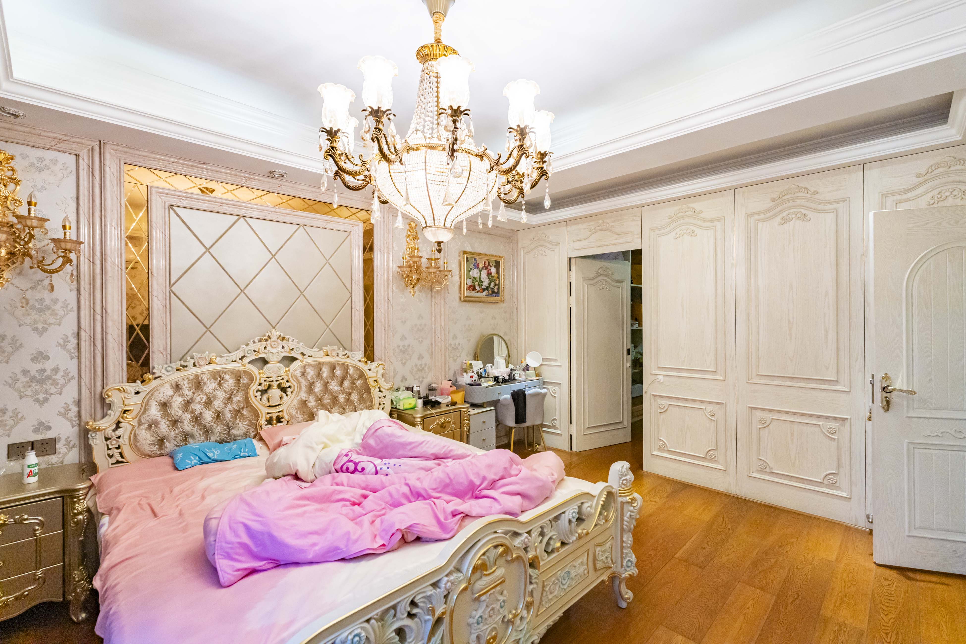 绿洲花园 4室2厅2卫 146.0万 绿洲花园 4室2厅2卫 146.0万卧室