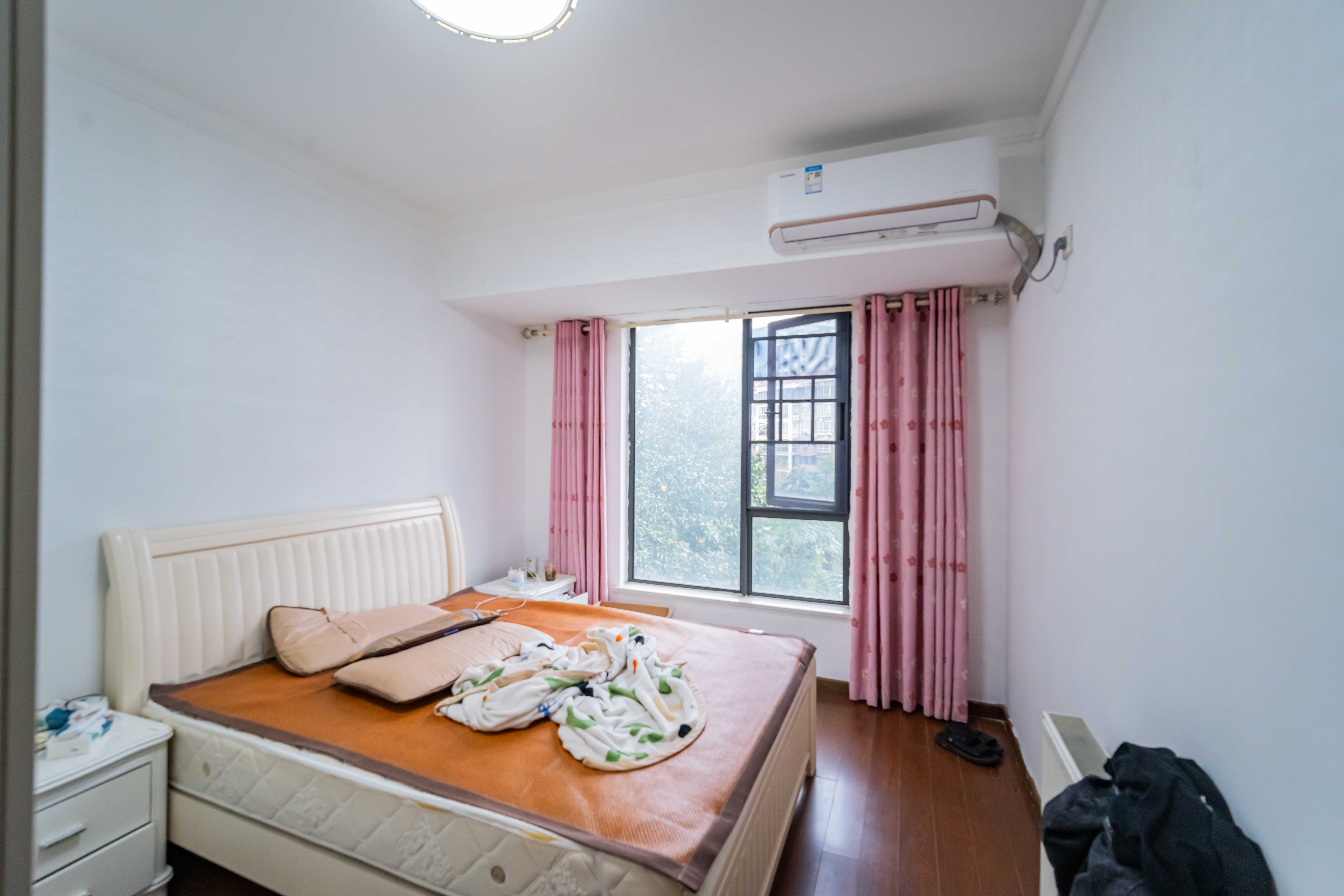 万科金域华府一期 1室2厅2卫 122.0万 万科金域华府一期 1室2厅2卫 122.0万卧室