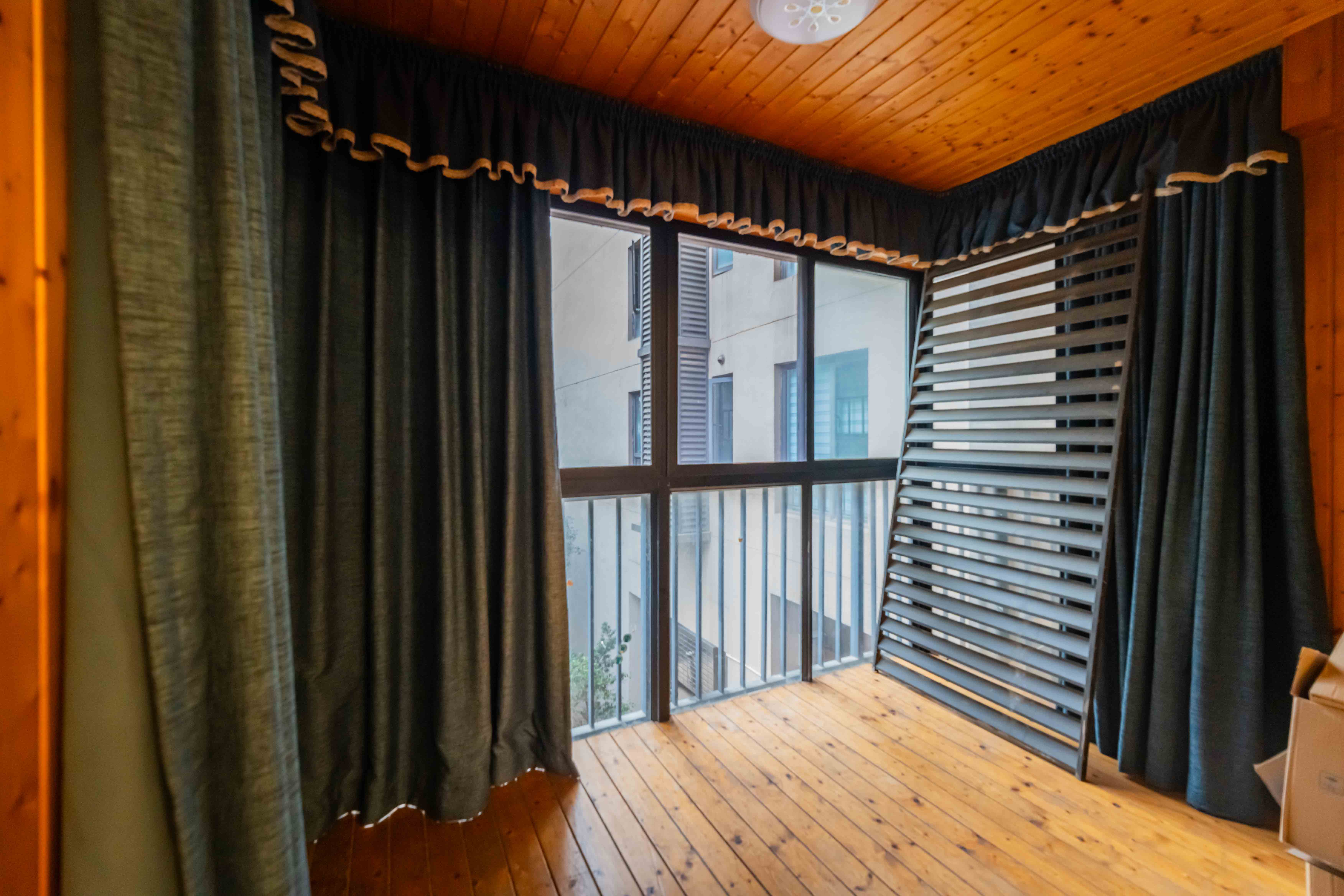 万科金域华府一期 1室2厅2卫 122.0万 万科金域华府一期 1室2厅2卫 122.0万阳台