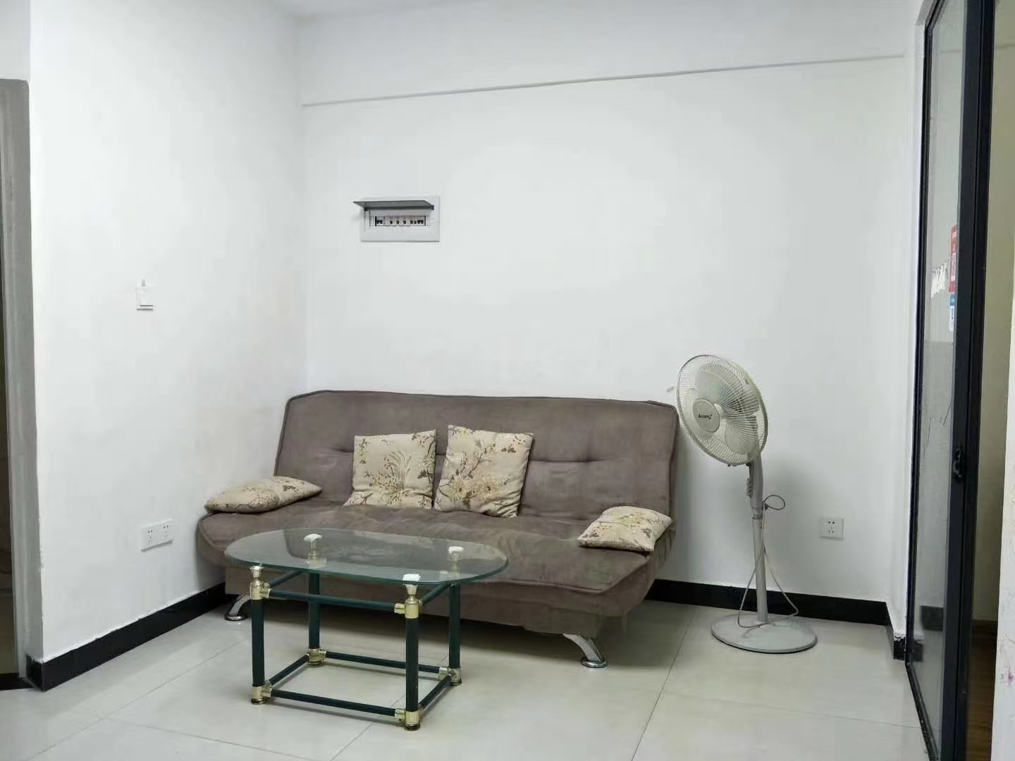 钱隆学府一、二期 2室1厅1卫 1600.0元/月 钱隆学府一、二期 2室1厅1卫 1600.0元/月室内图