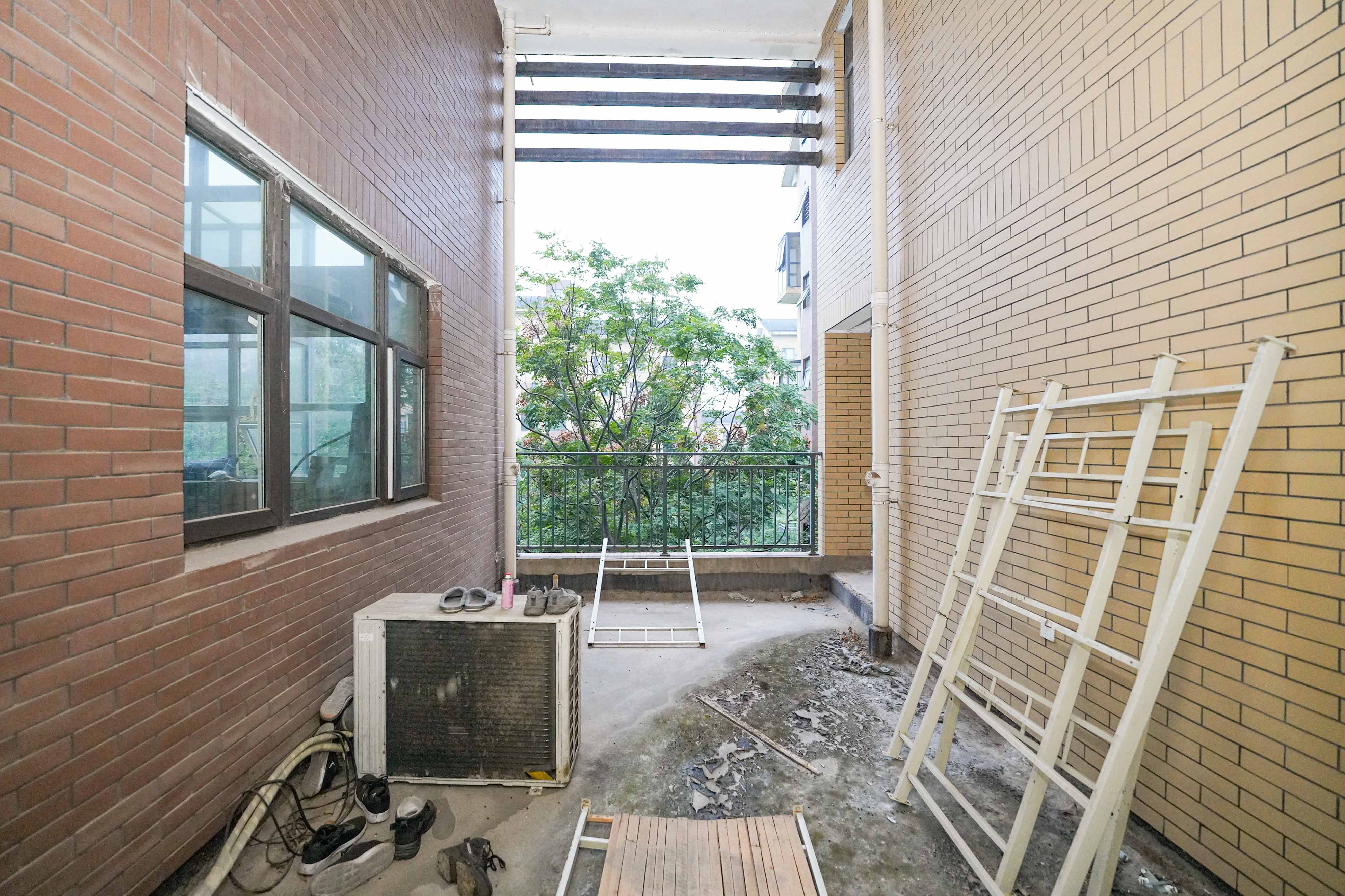 嘉华城（一期）  6室3厅4卫   320.00万阳台