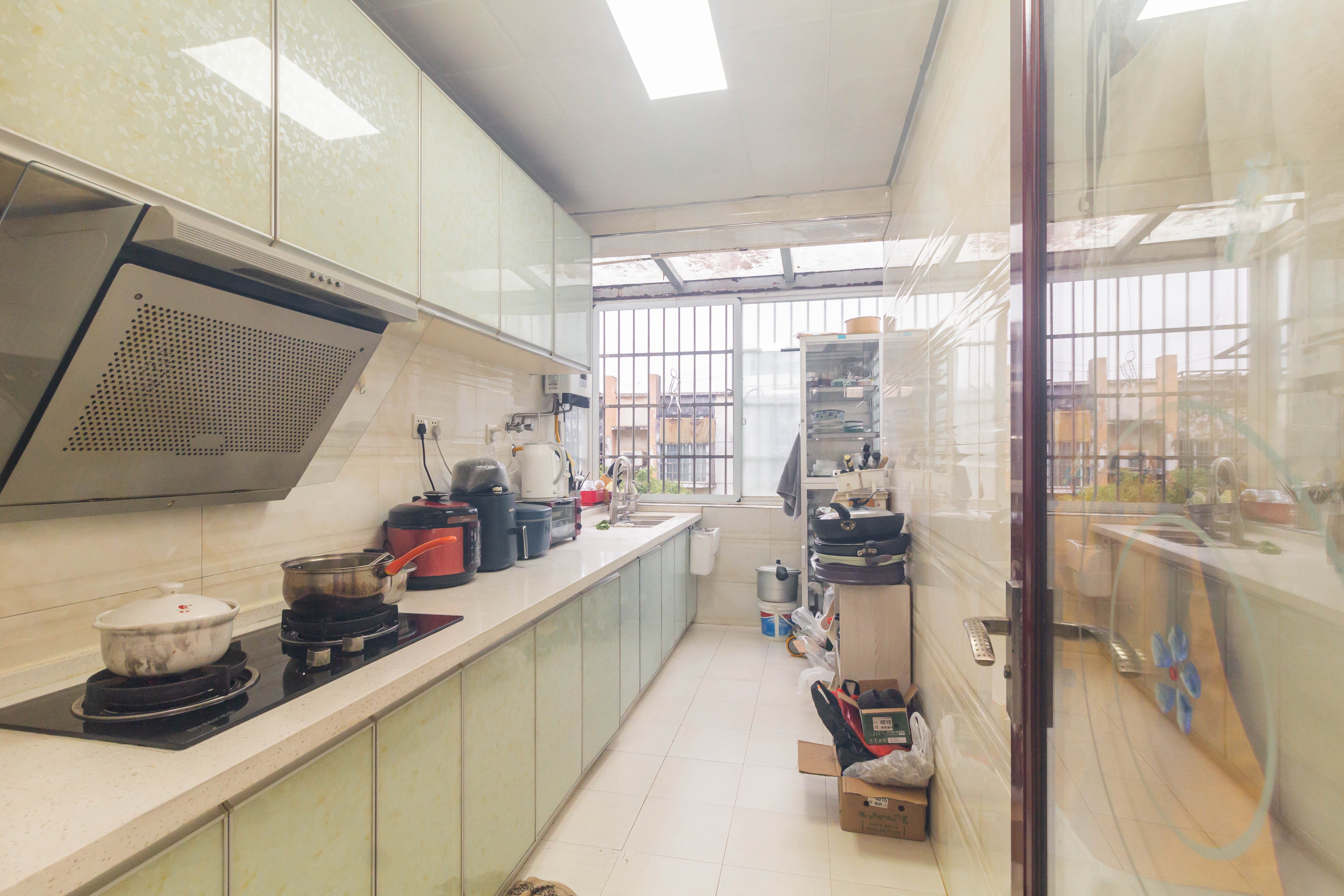 创业乐园 3室2厅2卫 59.8万 创业乐园 3室2厅2卫 59.8万厨房