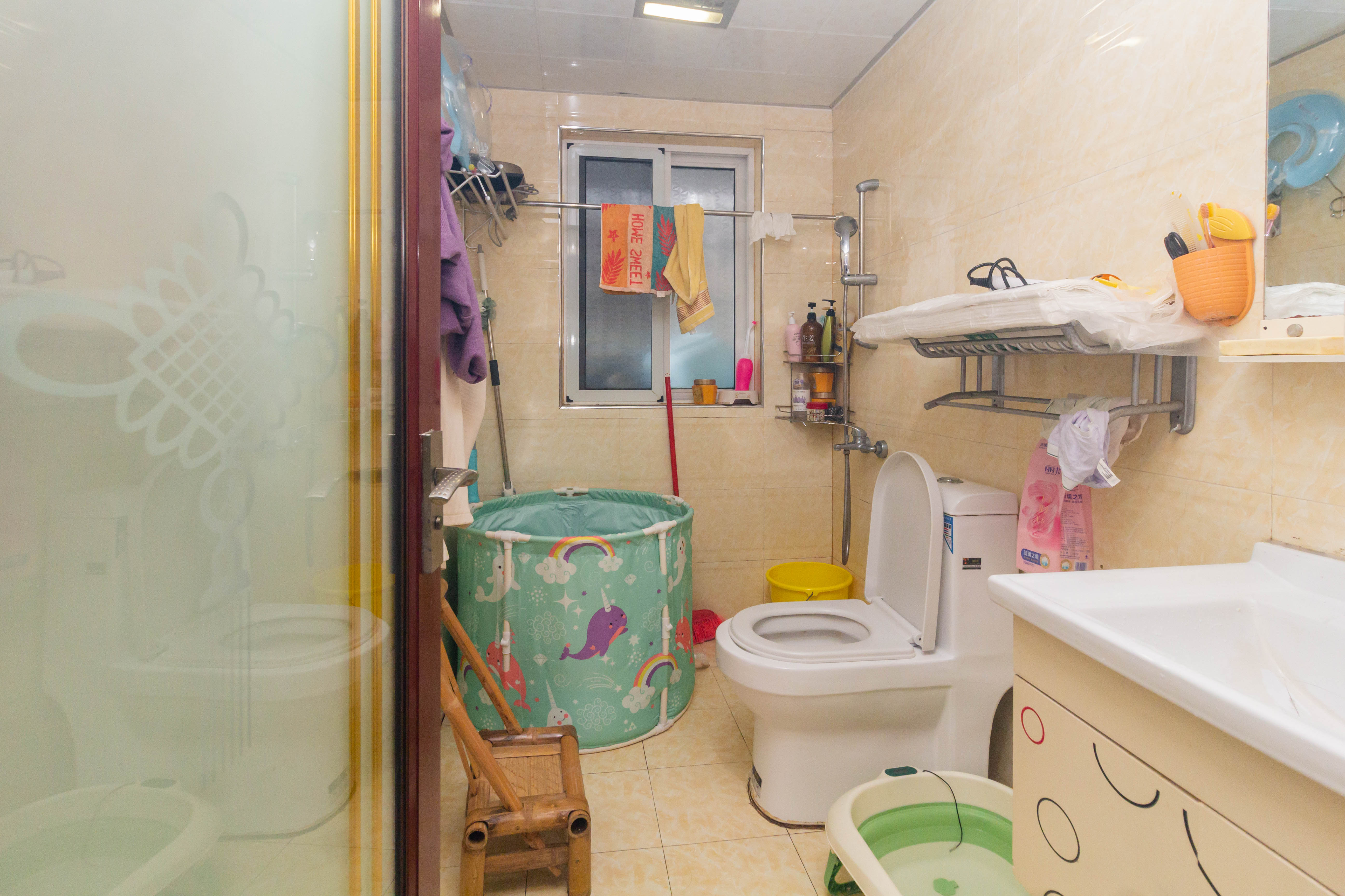 创业乐园 3室2厅2卫 59.8万 创业乐园 3室2厅2卫 59.8万卧室