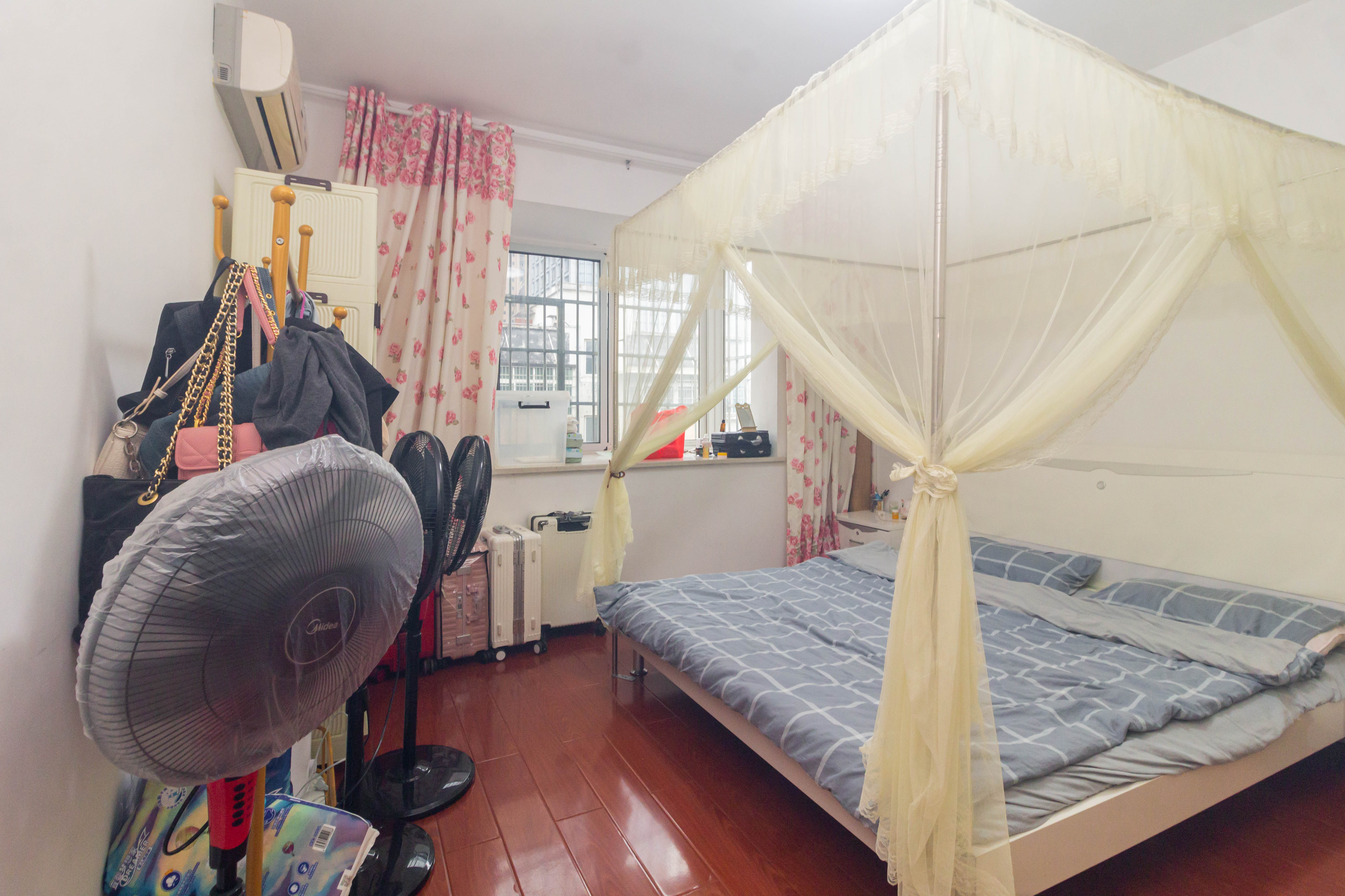 创业乐园 3室2厅2卫 59.8万 创业乐园 3室2厅2卫 59.8万卧室