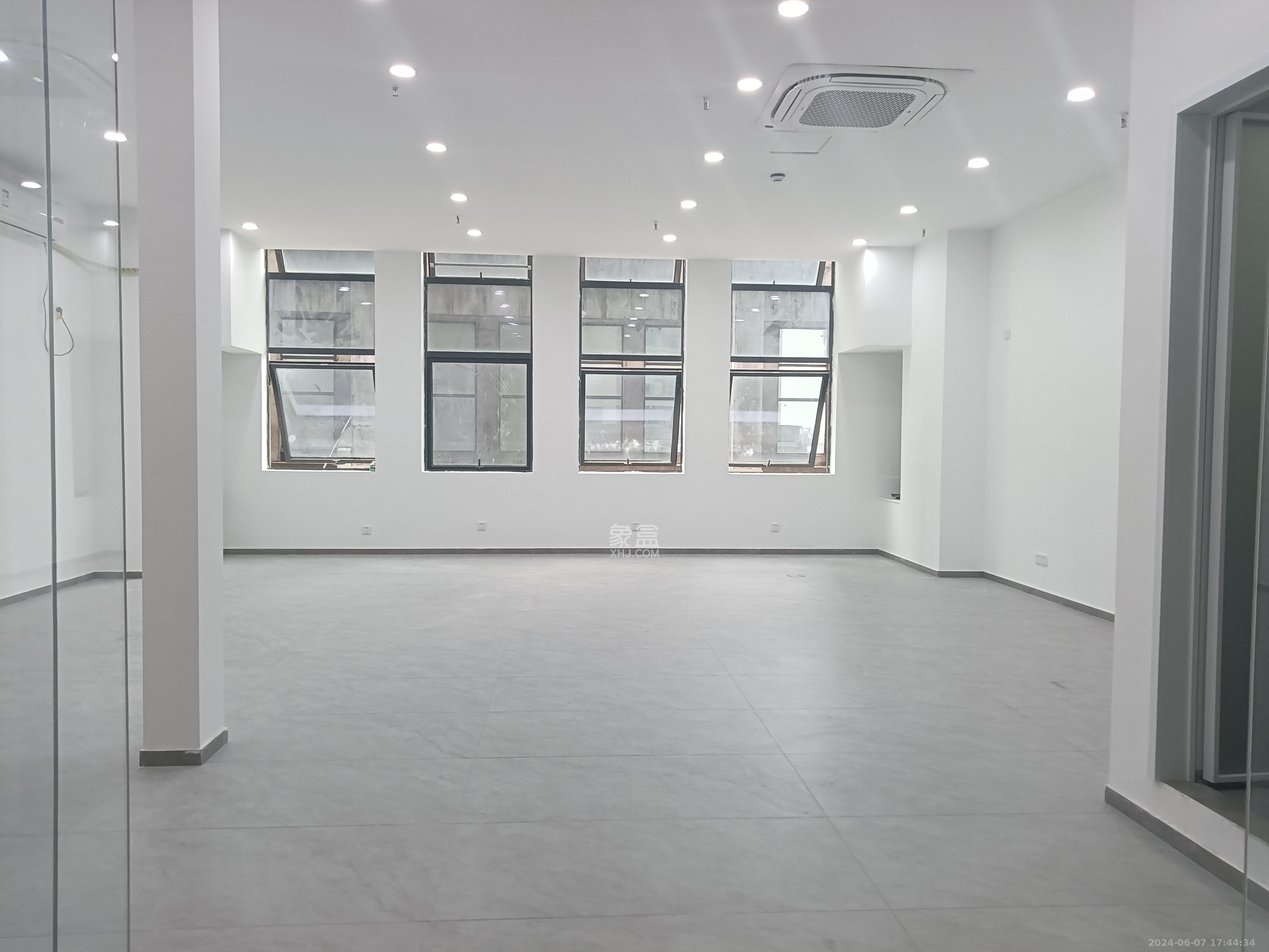 华润置地广场二期  2室1厅1卫   5500.00元/月室内图