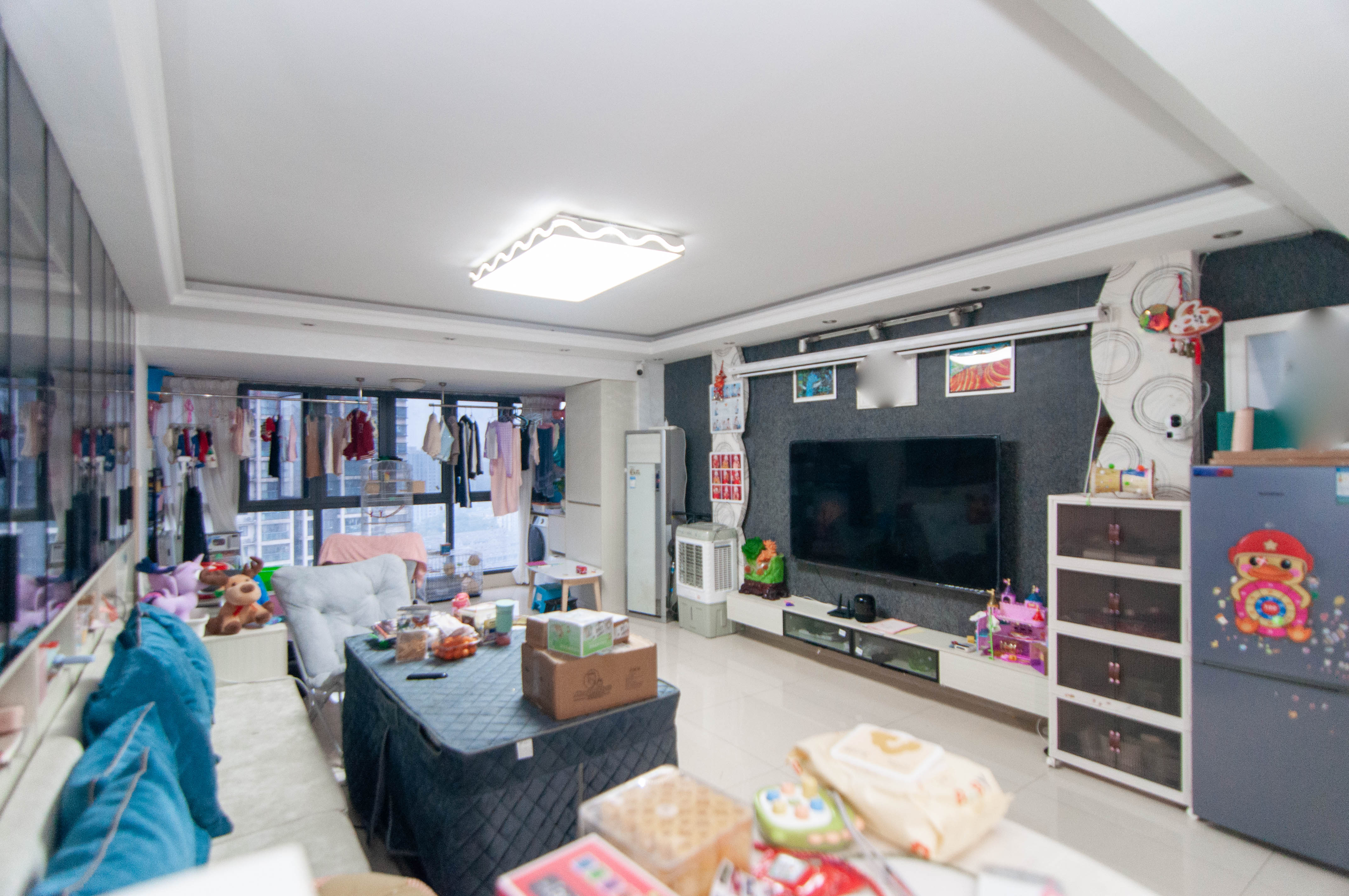 高鑫麓城  4室2厅2卫   150.00万客厅