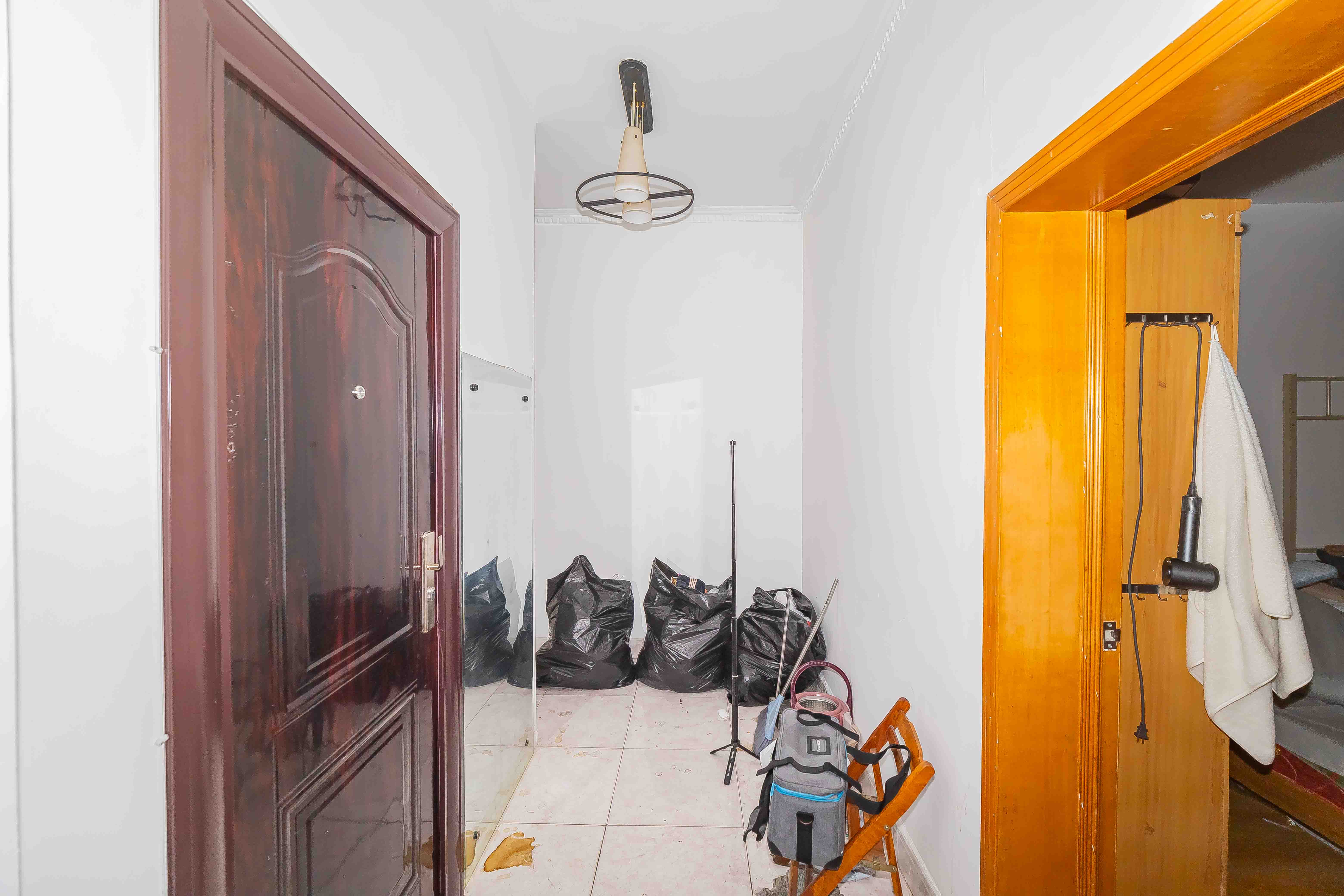 向东园社区(国税局宿舍) 3室1厅1卫 32.0万 向东园社区(国税局宿舍) 3室1厅1卫 32.0万客厅