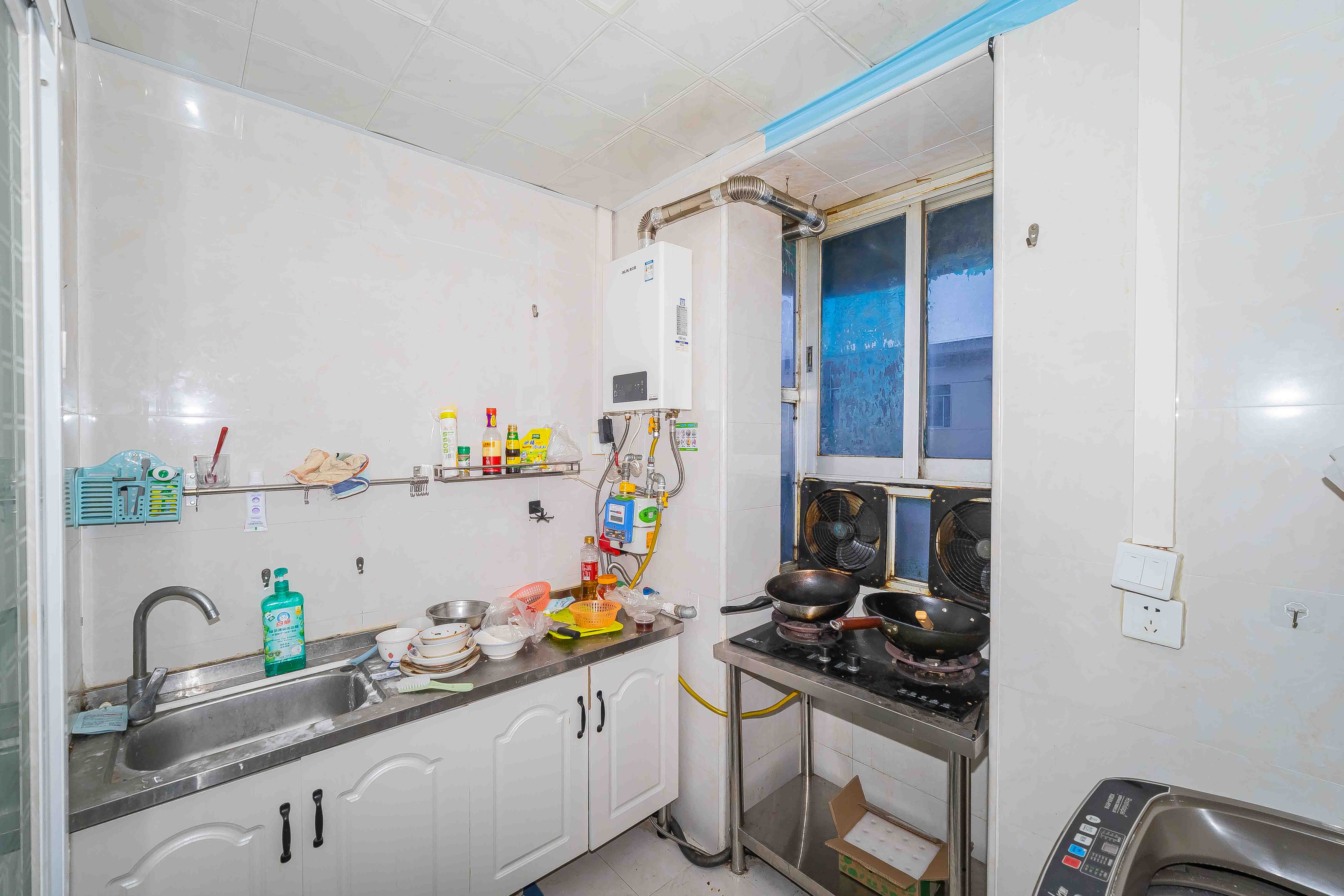 向东园社区(国税局宿舍) 3室1厅1卫 32.0万 向东园社区(国税局宿舍) 3室1厅1卫 32.0万厨房