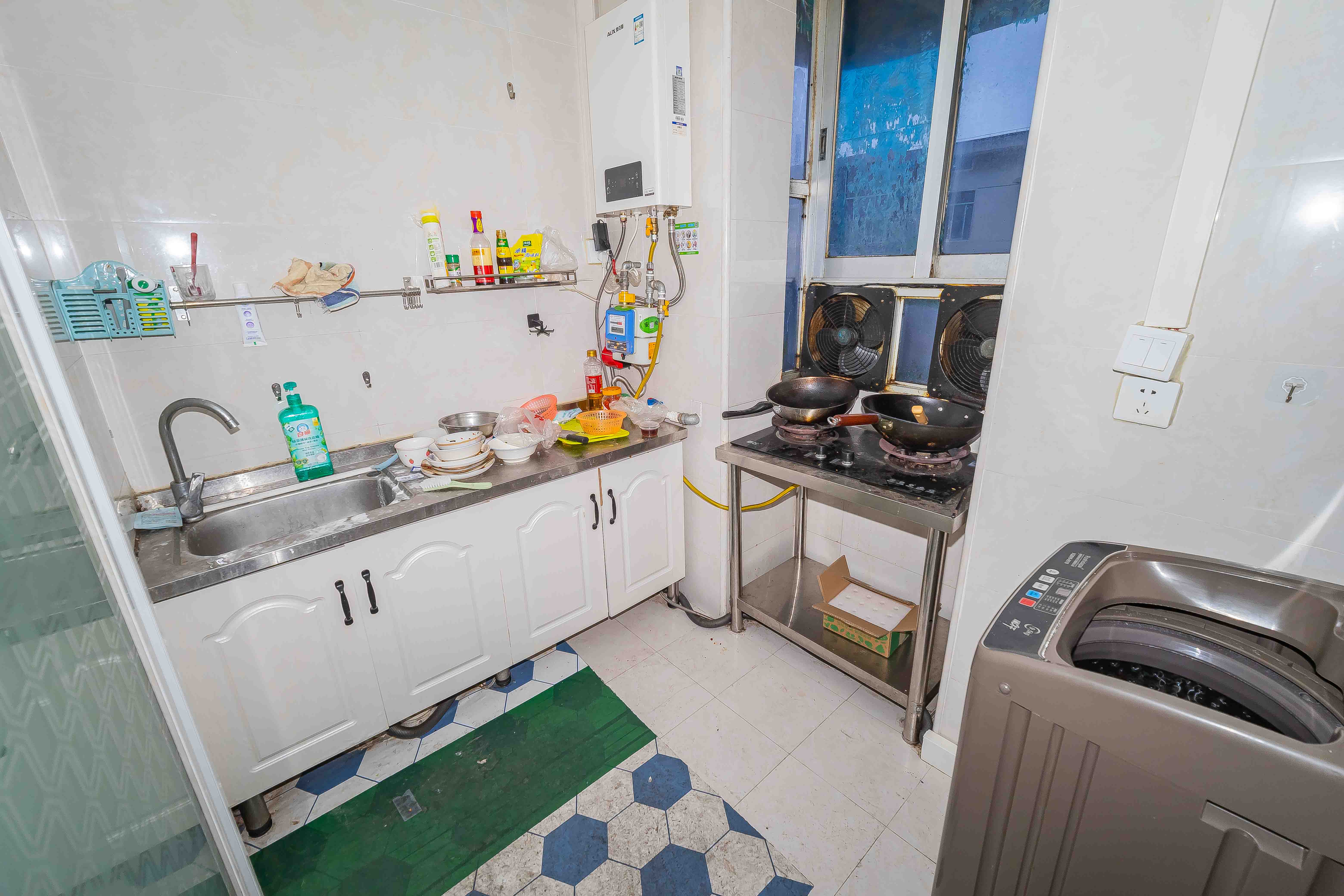 向东园社区(国税局宿舍) 3室1厅1卫 32.0万 向东园社区(国税局宿舍) 3室1厅1卫 32.0万厨房