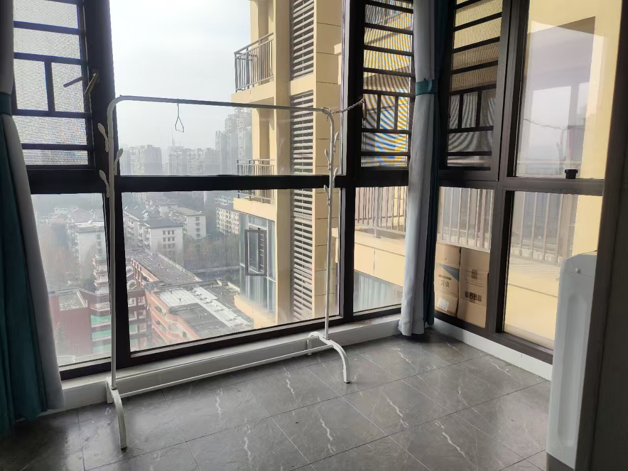 保利中央公馆 3室2厅2卫 2500.0元/月 保利中央公馆 3室2厅2卫 2500.0元/月室内图