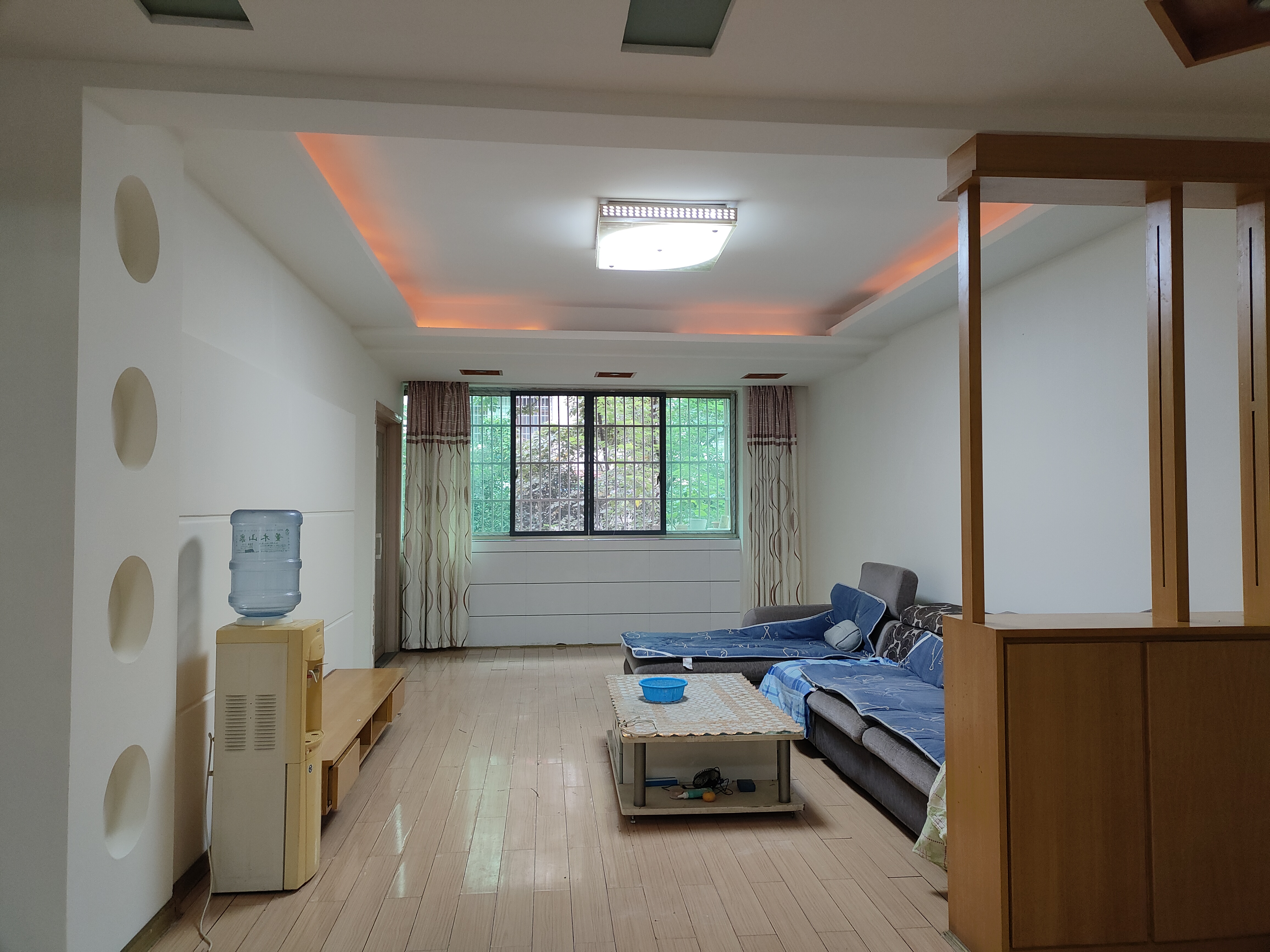 应电家园 3室2厅2卫 1080.0元/月 应电家园 3室2厅2卫 1080.0元/月室内图