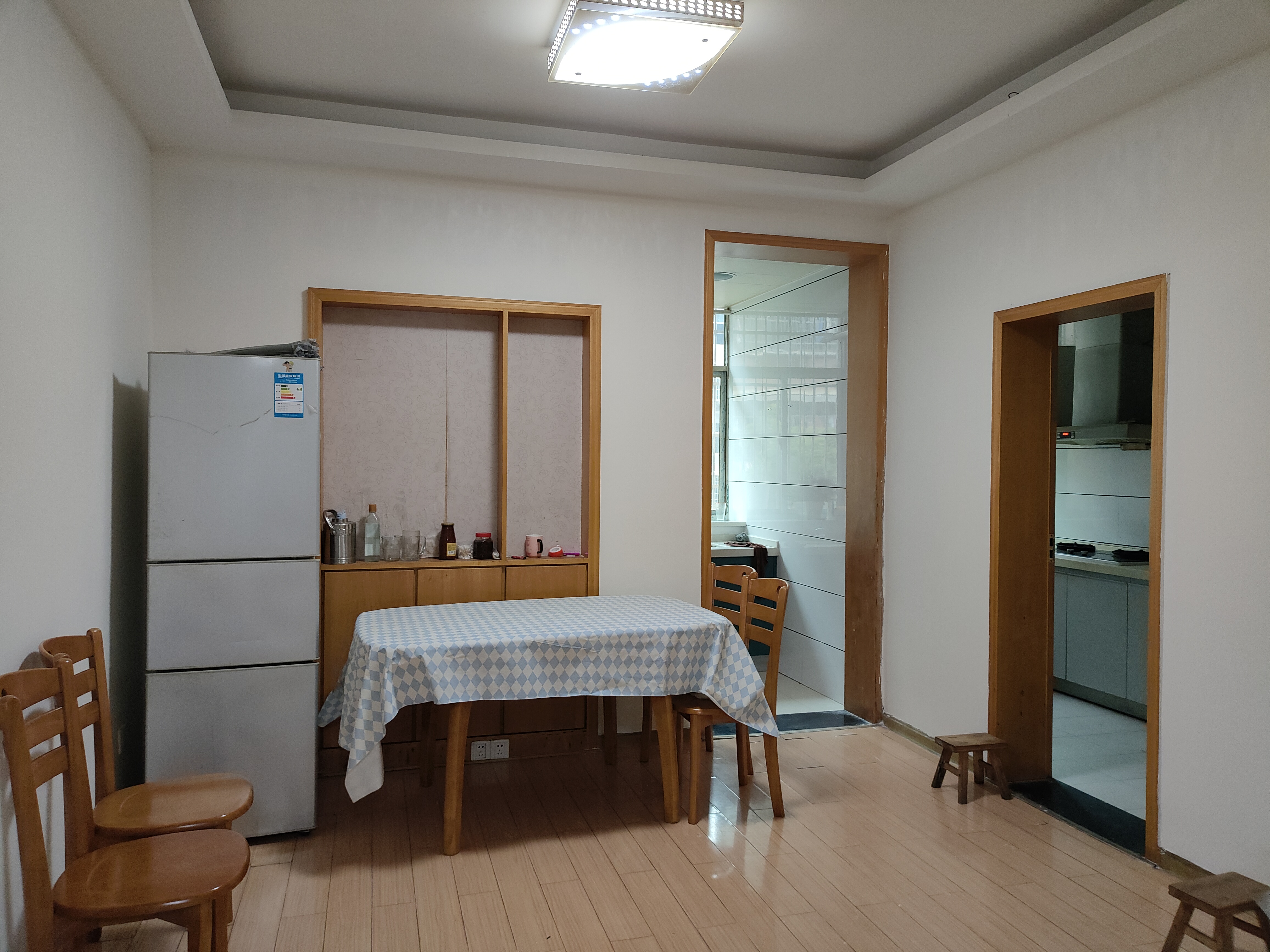 应电家园 3室2厅2卫 1080.0元/月 应电家园 3室2厅2卫 1080.0元/月室内图