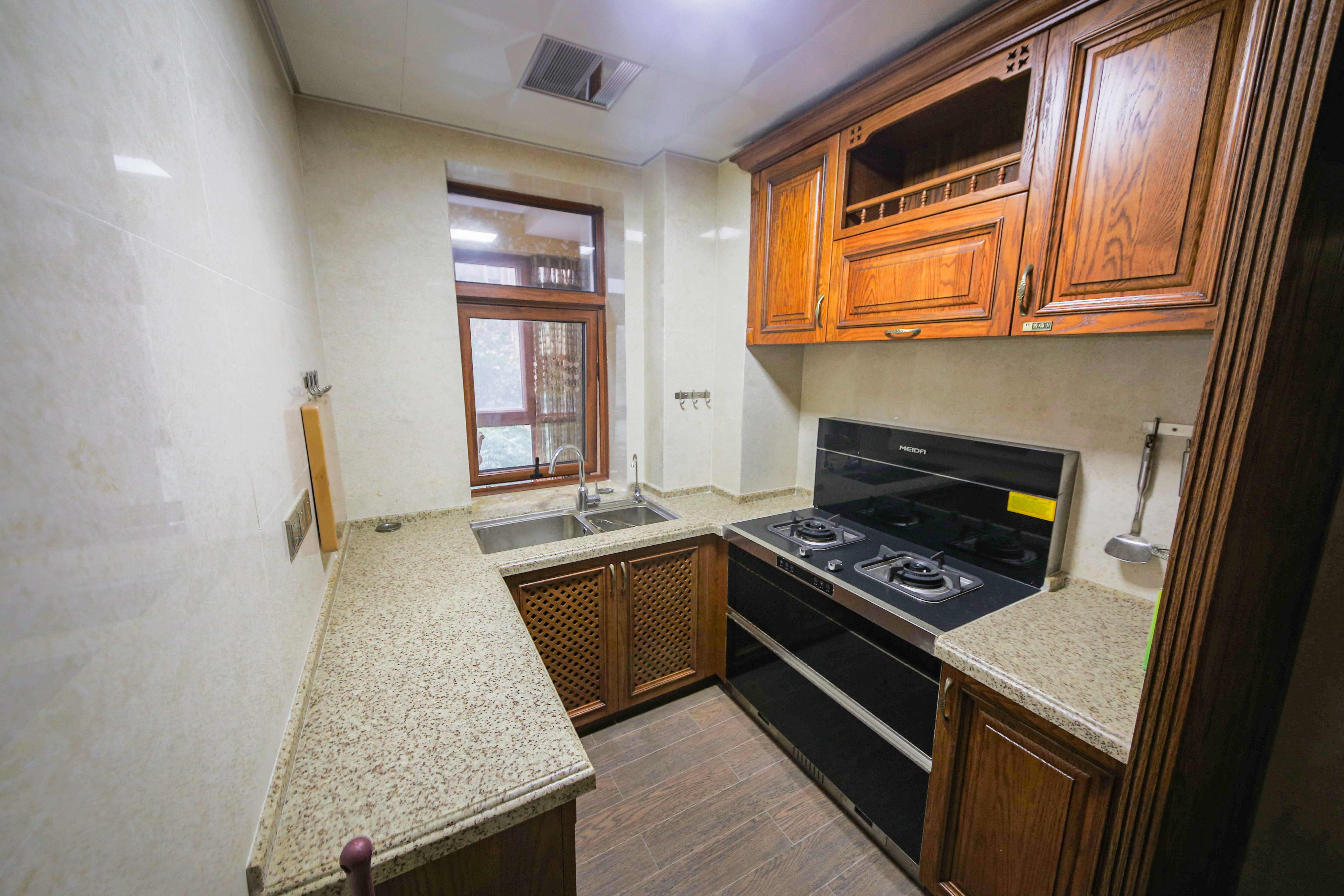 星城荣域  3室2厅2卫    169.0万 星城荣域  3室2厅2卫    169.0万厨房