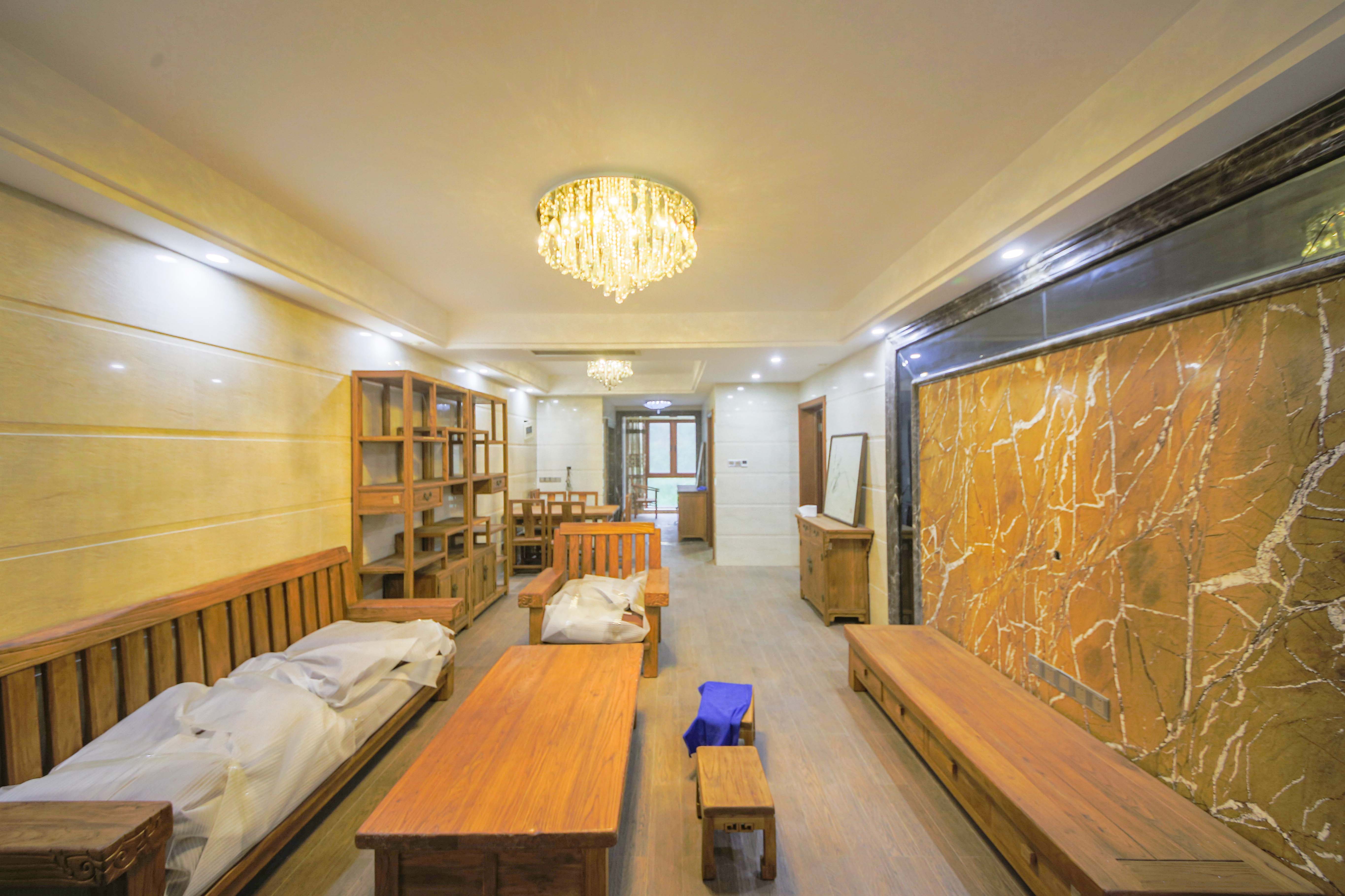 星城荣域  3室2厅2卫    169.0万 星城荣域  3室2厅2卫    169.0万客厅