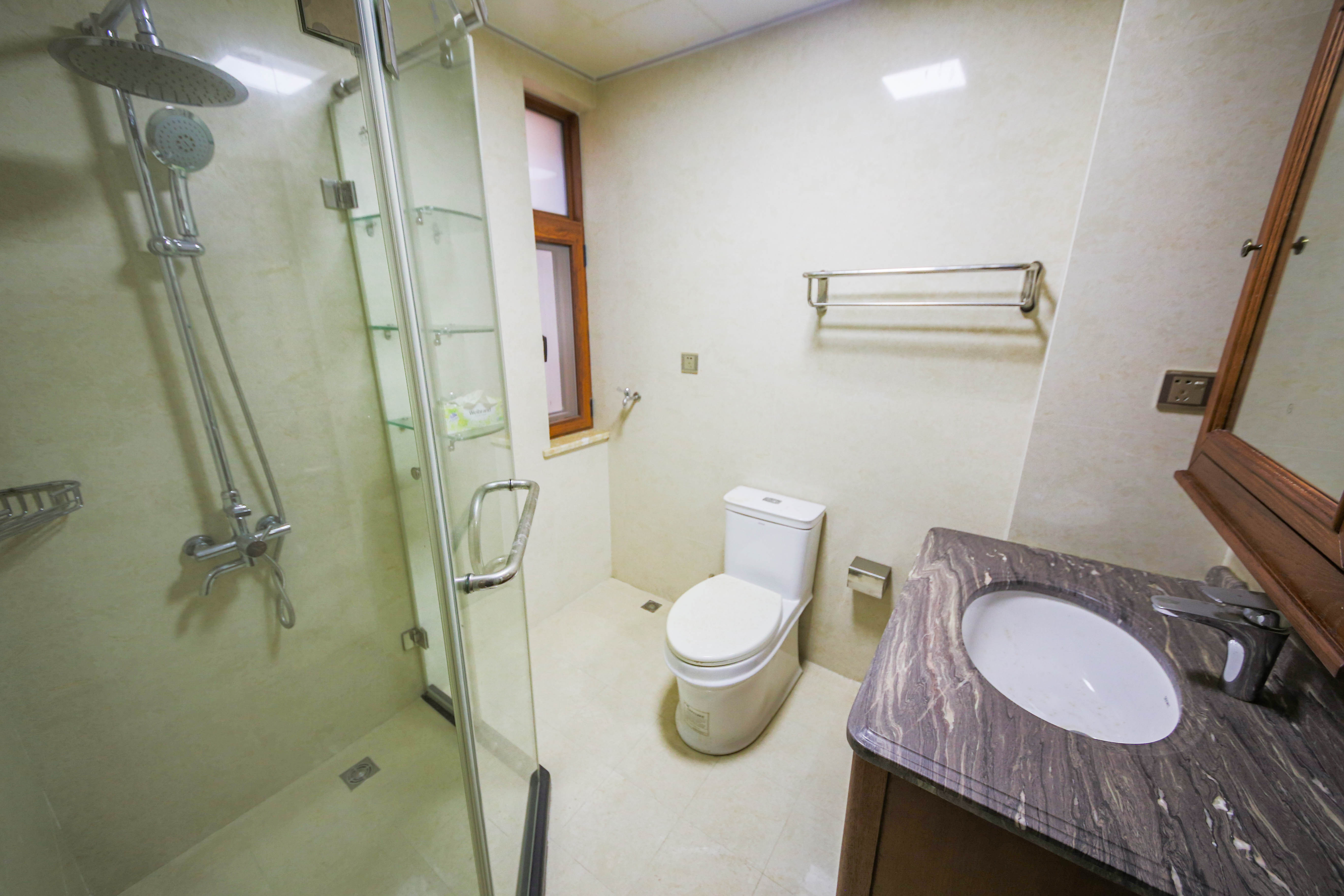 星城荣域  3室2厅2卫    169.0万 星城荣域  3室2厅2卫    169.0万卫生间