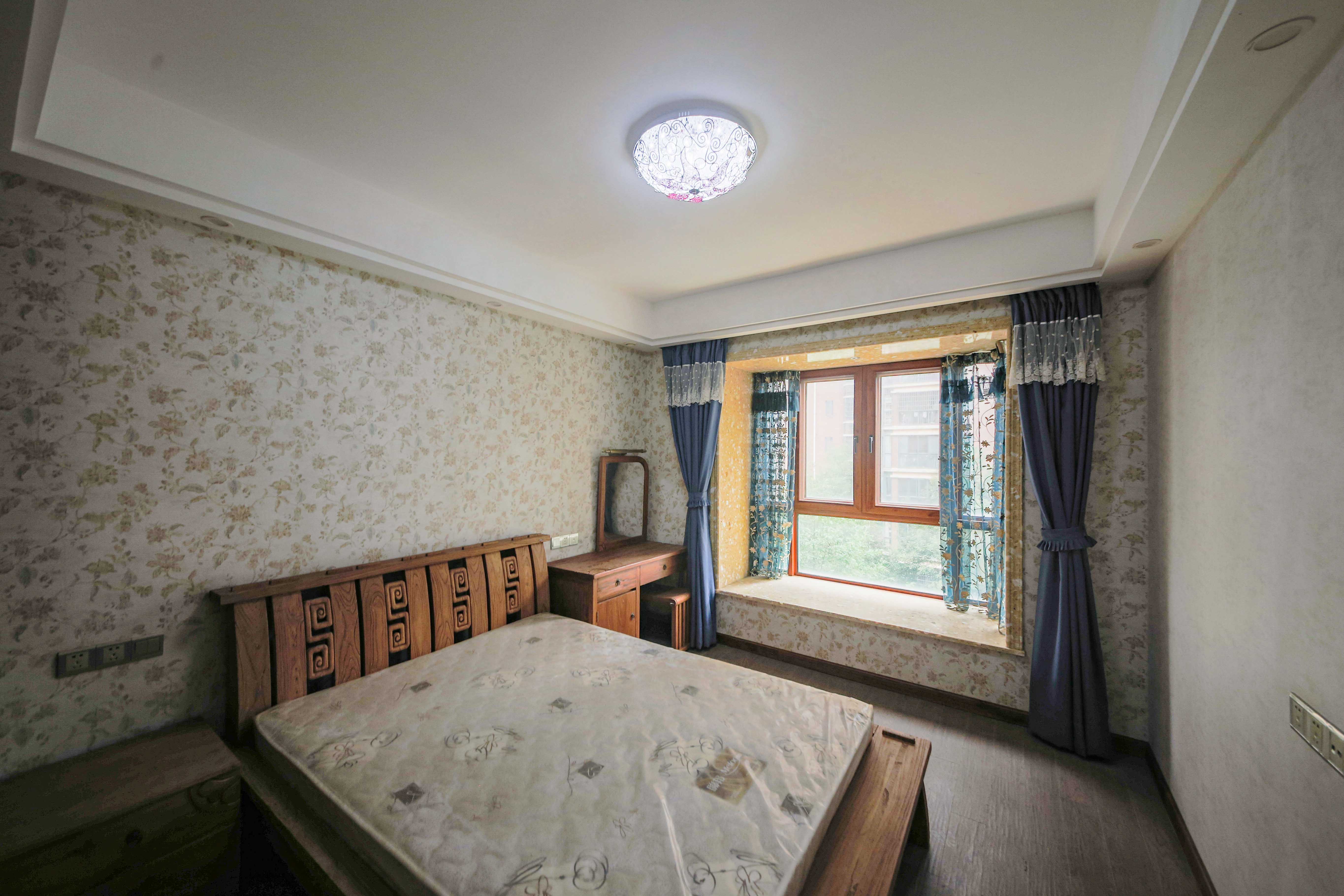 星城荣域  3室2厅2卫    169.0万 星城荣域  3室2厅2卫    169.0万卧室