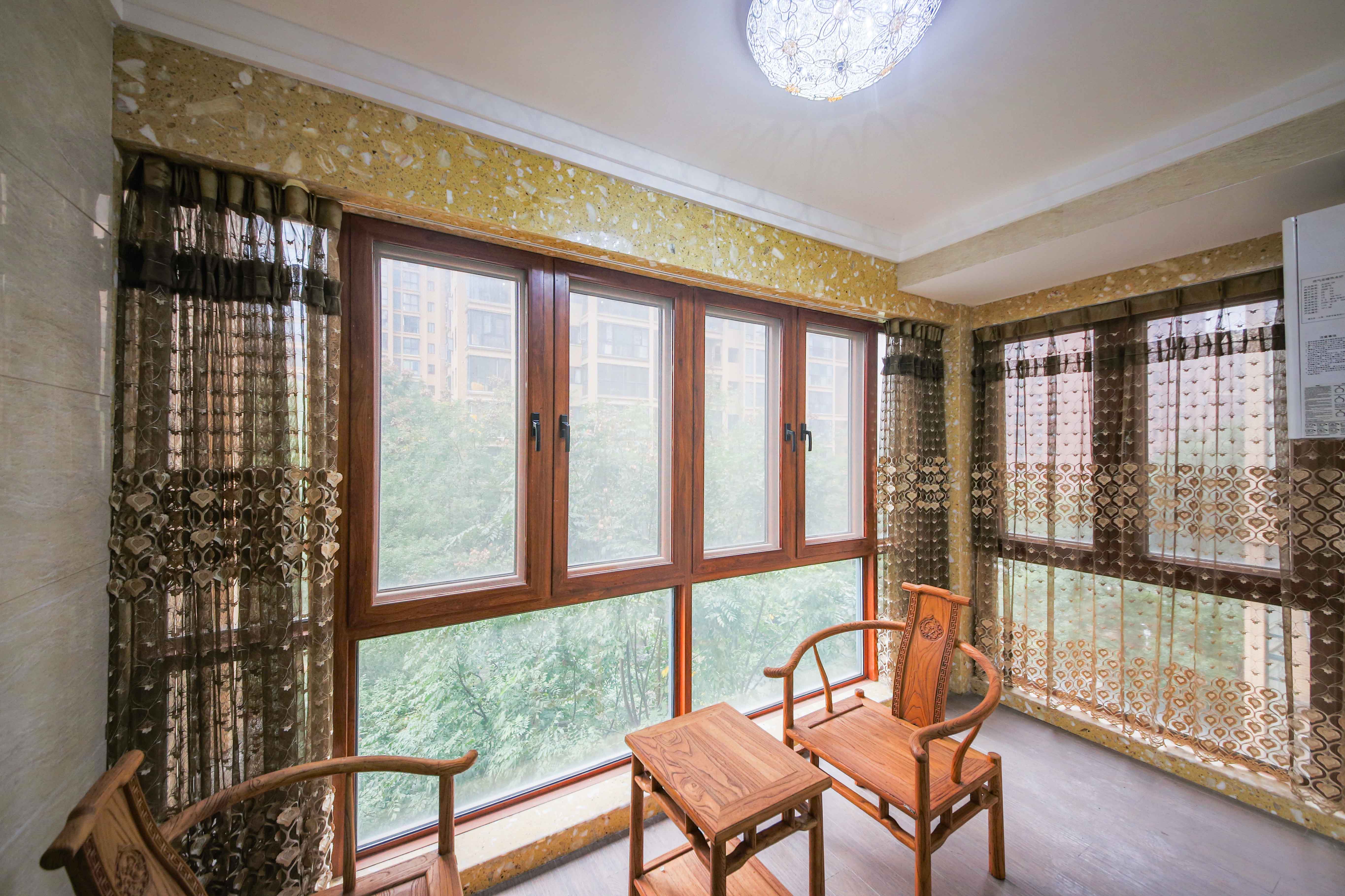 星城荣域  3室2厅2卫    169.0万 星城荣域  3室2厅2卫    169.0万阳台