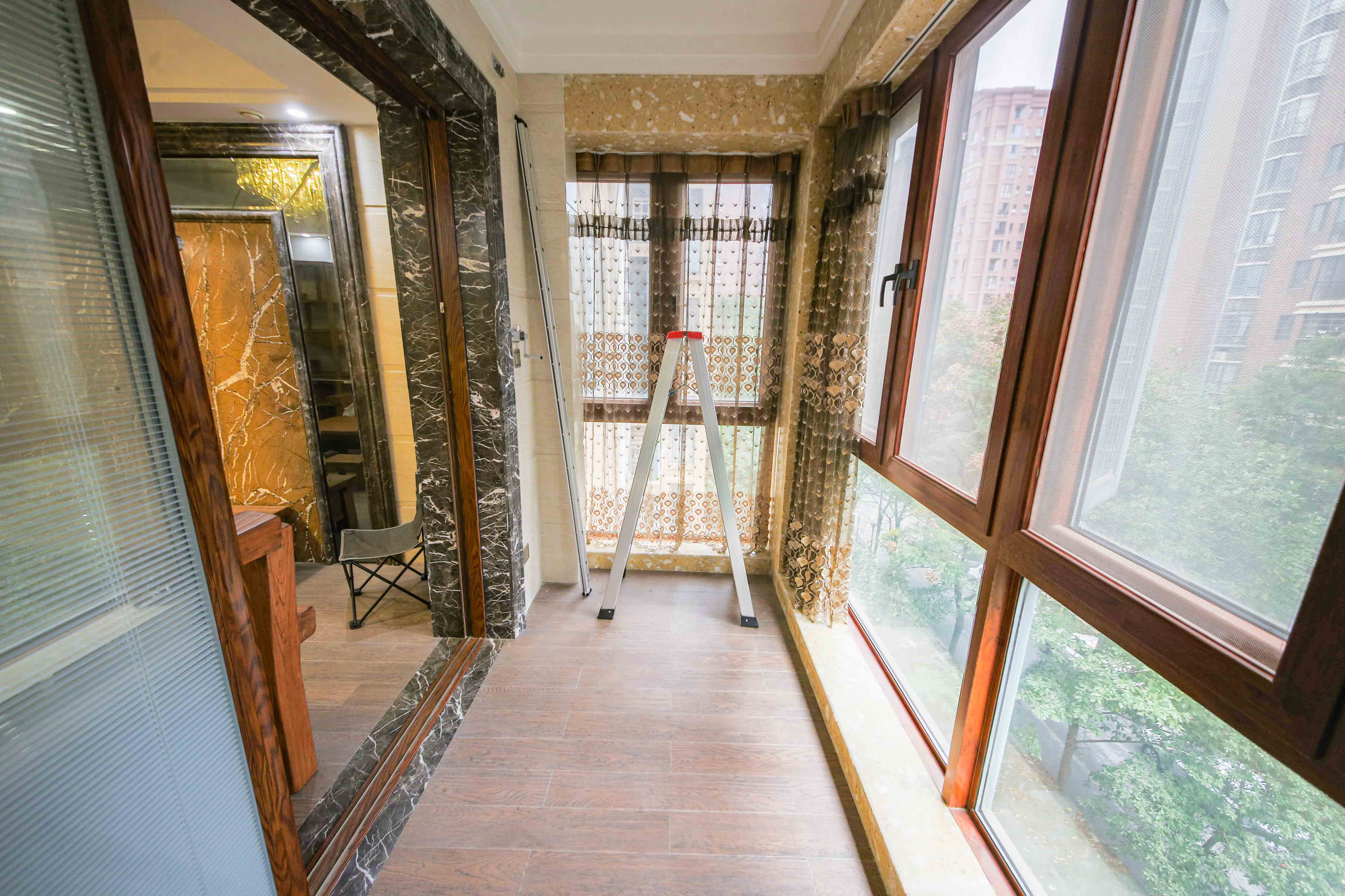 星城荣域  3室2厅2卫    169.0万 星城荣域  3室2厅2卫    169.0万阳台