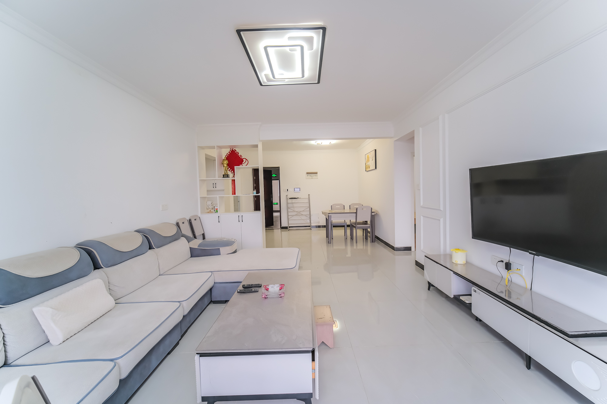 中安善化国际  3室2厅2卫    58.0万 中安善化国际  3室2厅2卫    58.0万客厅