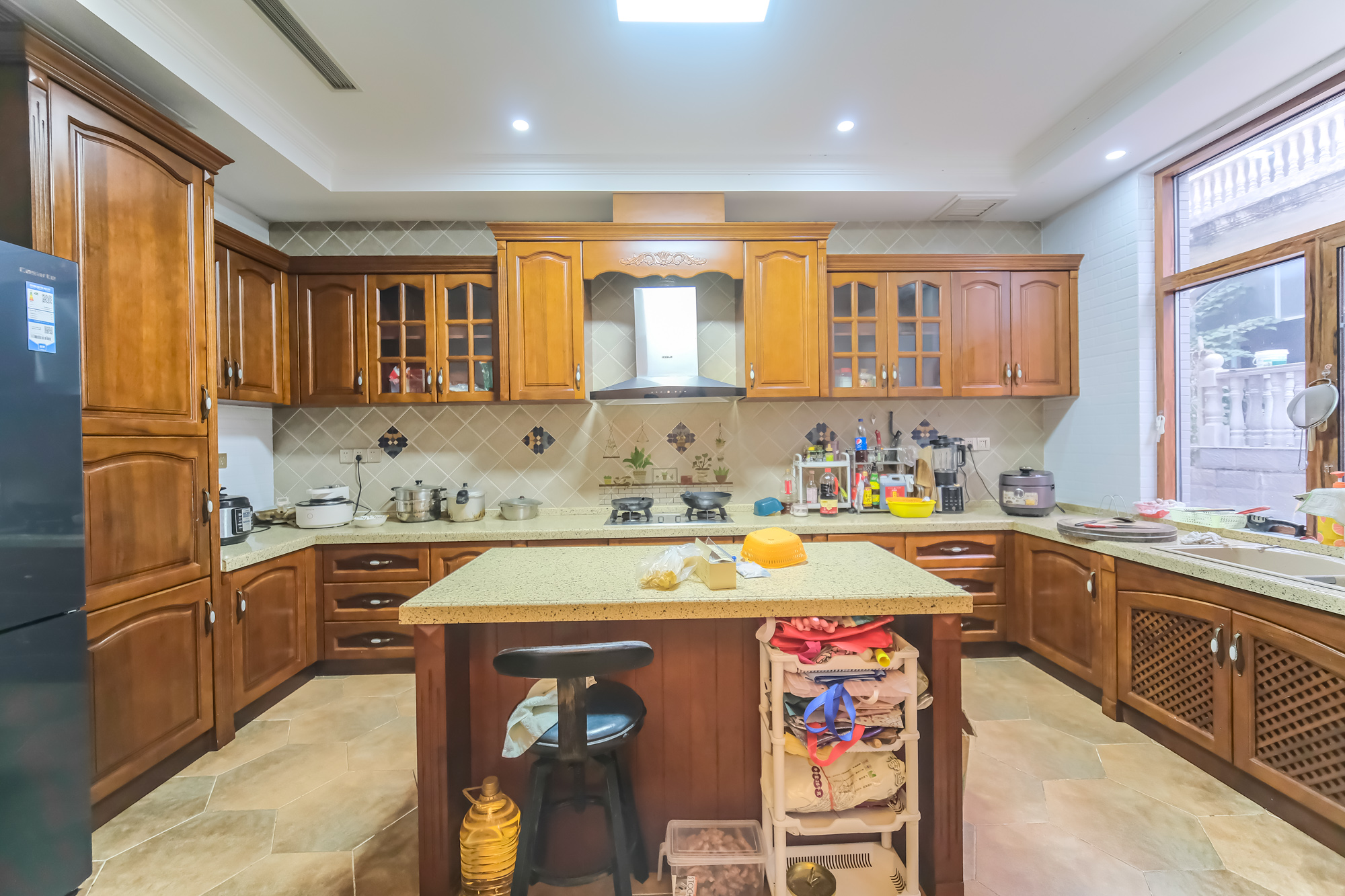 湘龙家园  6室2厅4卫    578.0万 湘龙家园  6室2厅4卫    578.0万厨房