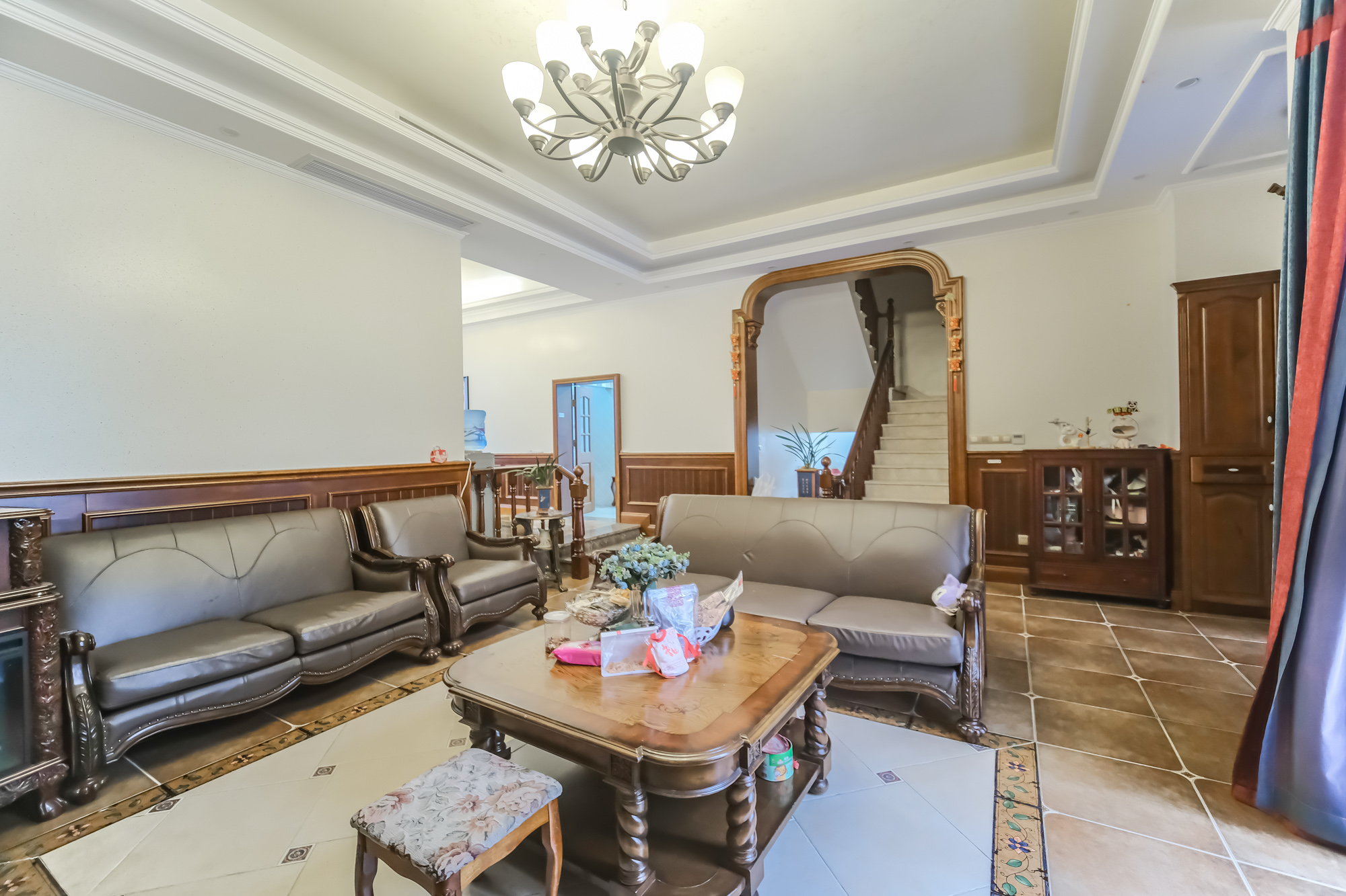 湘龙家园  6室2厅4卫    578.0万 湘龙家园  6室2厅4卫    578.0万客厅